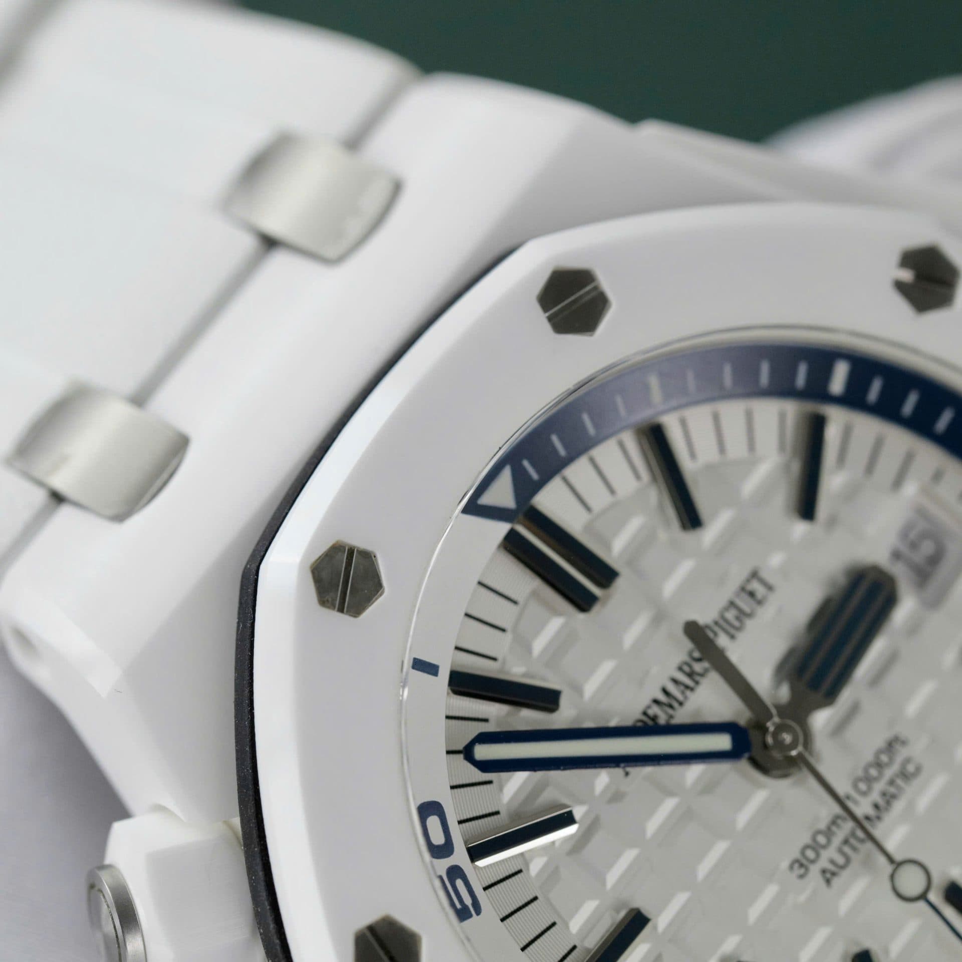 Audemars-Piguet-Royal-Oak-Offshore-15707CB-Replica-11-Gom-Trang-ZF-Factory-42mm-6-1