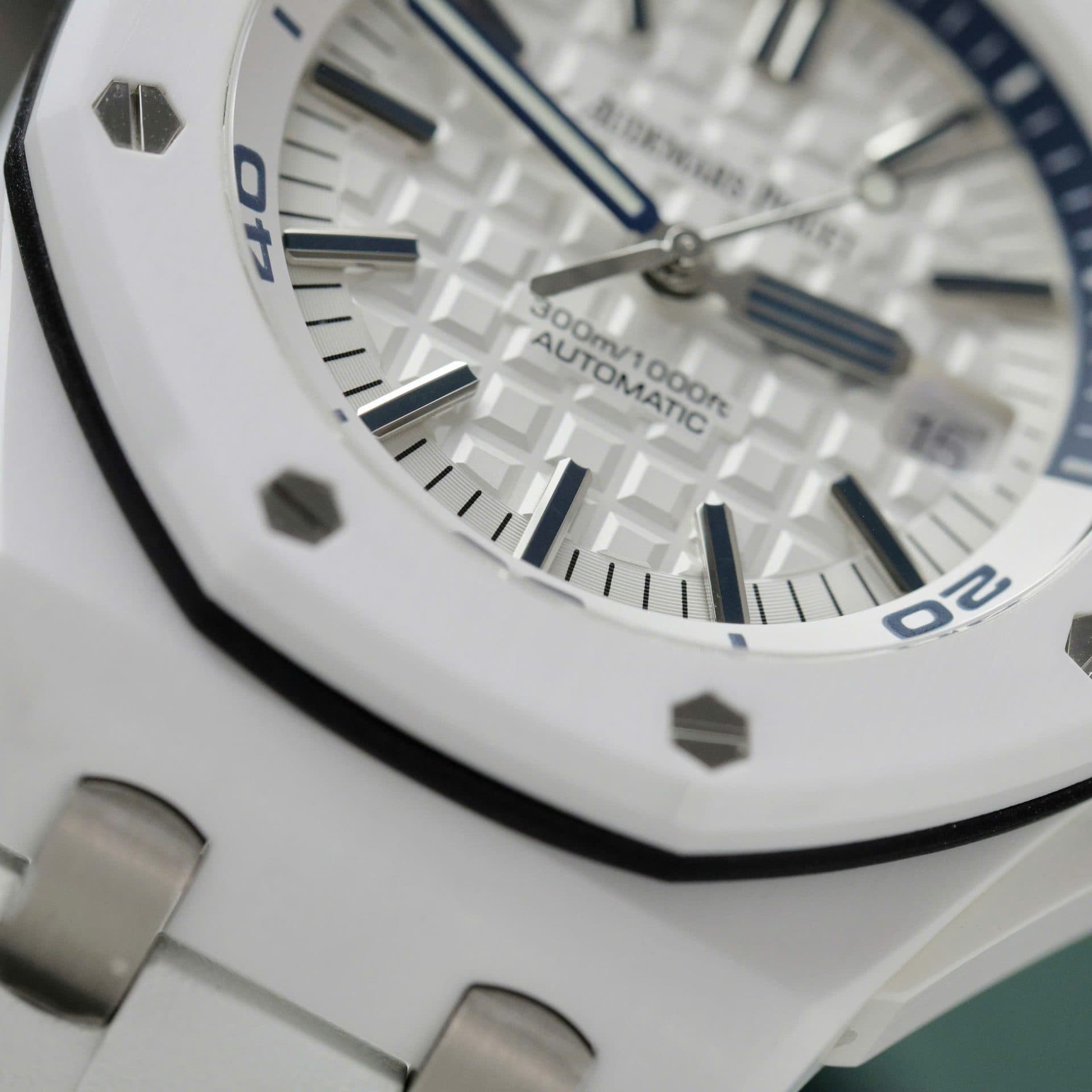 Audemars-Piguet-Royal-Oak-Offshore-15707CB-Replica-11-Gom-Trang-ZF-Factory-42mm-8-1
