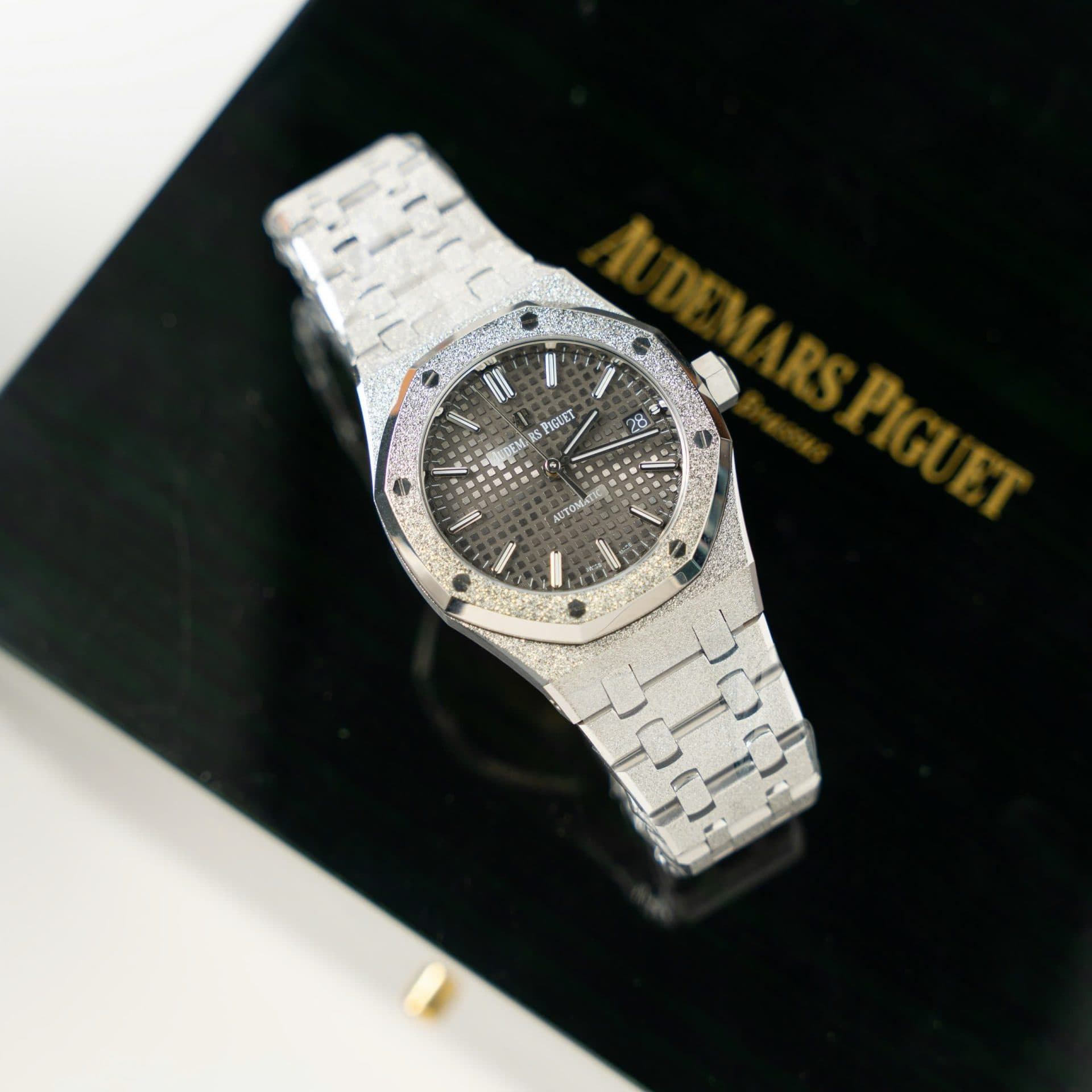Dong-Ho-Audemars-Piguet-15454-Fosted-Gold-Replica-11-Mat-Xam-37mm-3-1