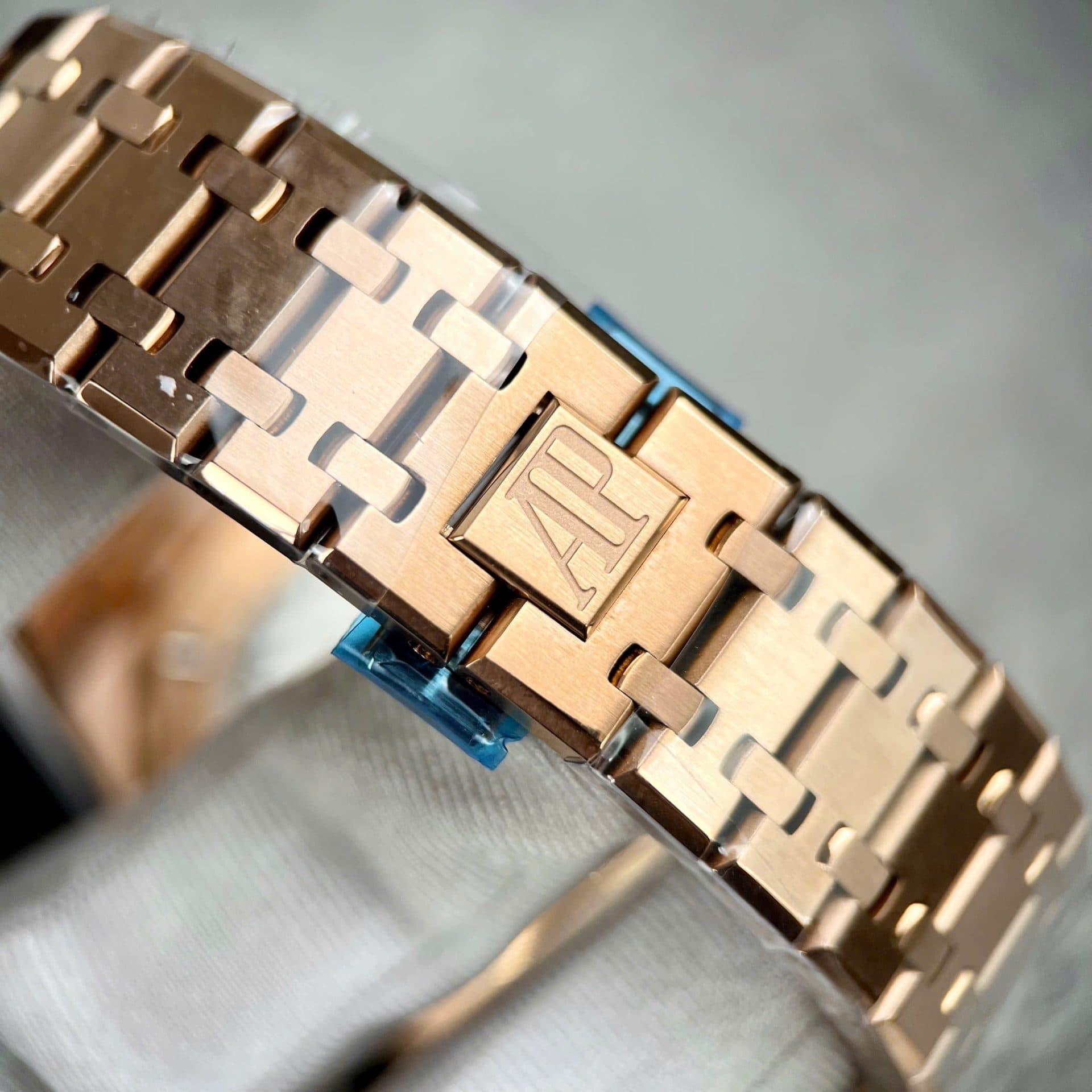 Dong-Ho-Audemars-Piguet-15500-Replica-11-Mat-Xanh-Blue-Nha-May-APS-41mm-6-1