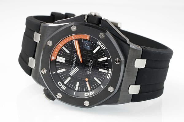 Dong-Ho-Audemars-Piguet-Che-Tac-Royal-Oak-Offshore-Diver-15707CE-Gom-Den-42mm-6-1