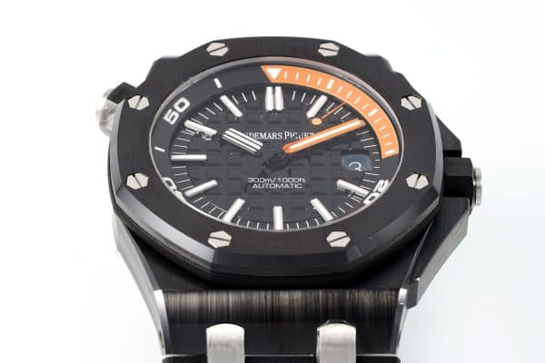 Dong-Ho-Audemars-Piguet-Che-Tac-Royal-Oak-Offshore-Diver-15707CE-Gom-Den-42mm-7-1