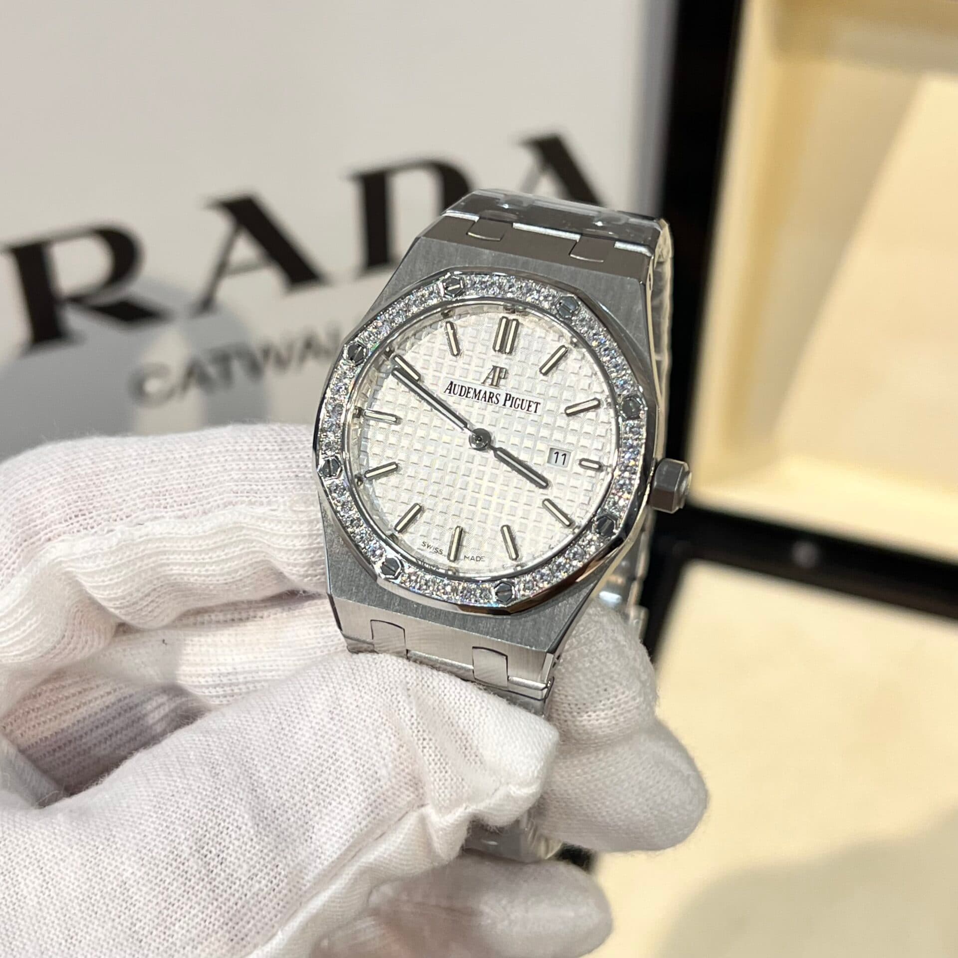 Dong-Ho-Audemars-Piguet-Nu-Mat-Trang-May-Pin-33mm-1-1