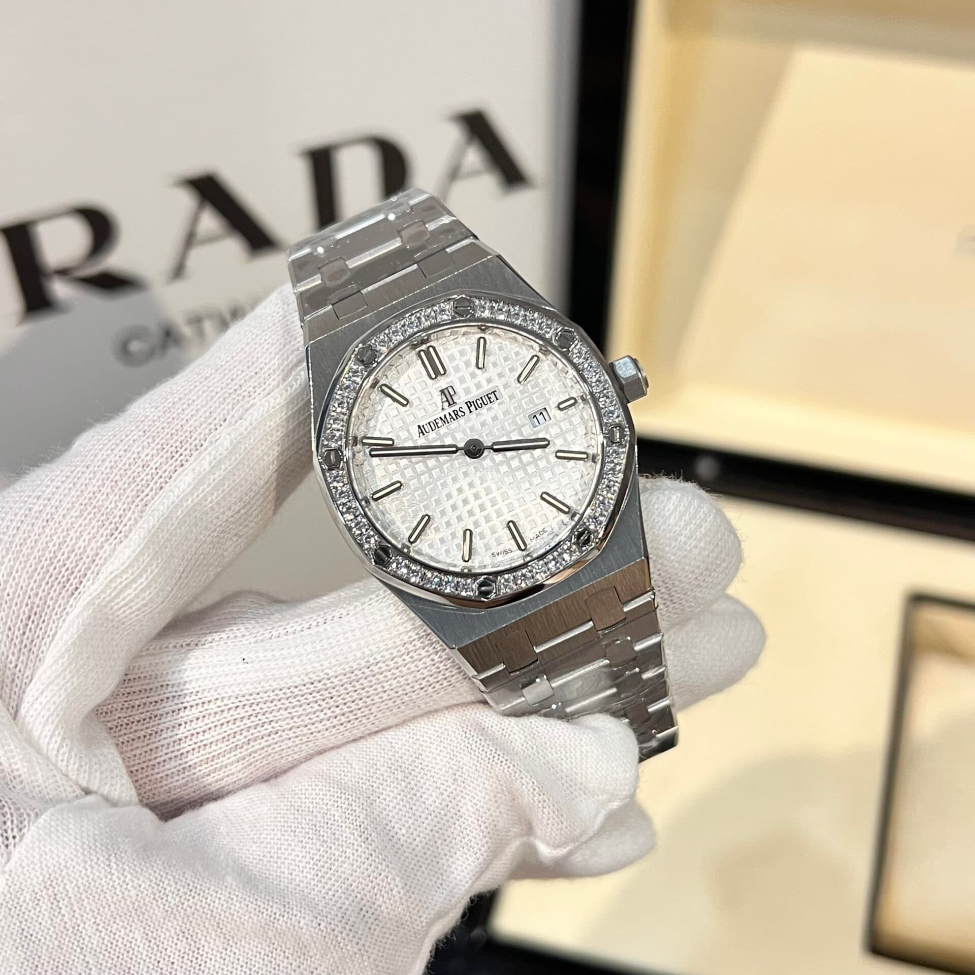 Dong-Ho-Audemars-Piguet-Nu-Mat-Trang-May-Pin-33mm-2-1