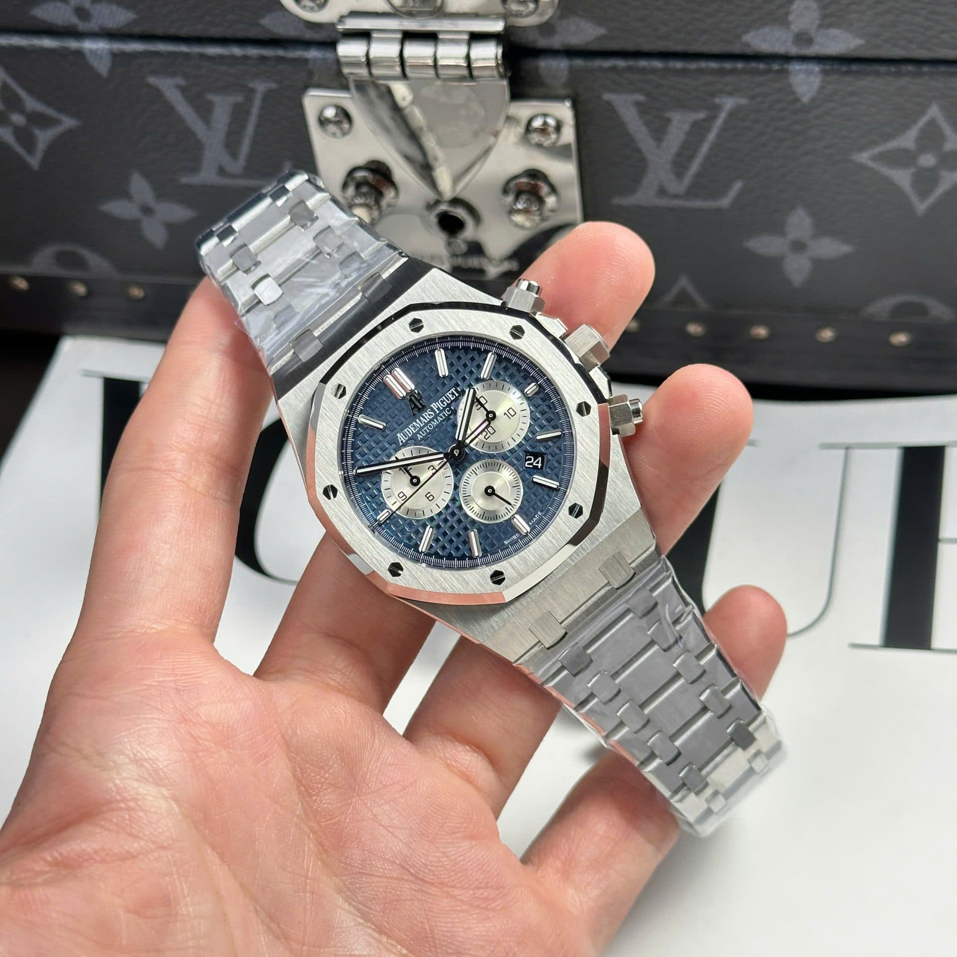 Dong-Ho-Audemars-Piguet-Replica-11-Royal-Oak-26331-Chronograph-Mat-Xanh-Blue-41mm-3-1