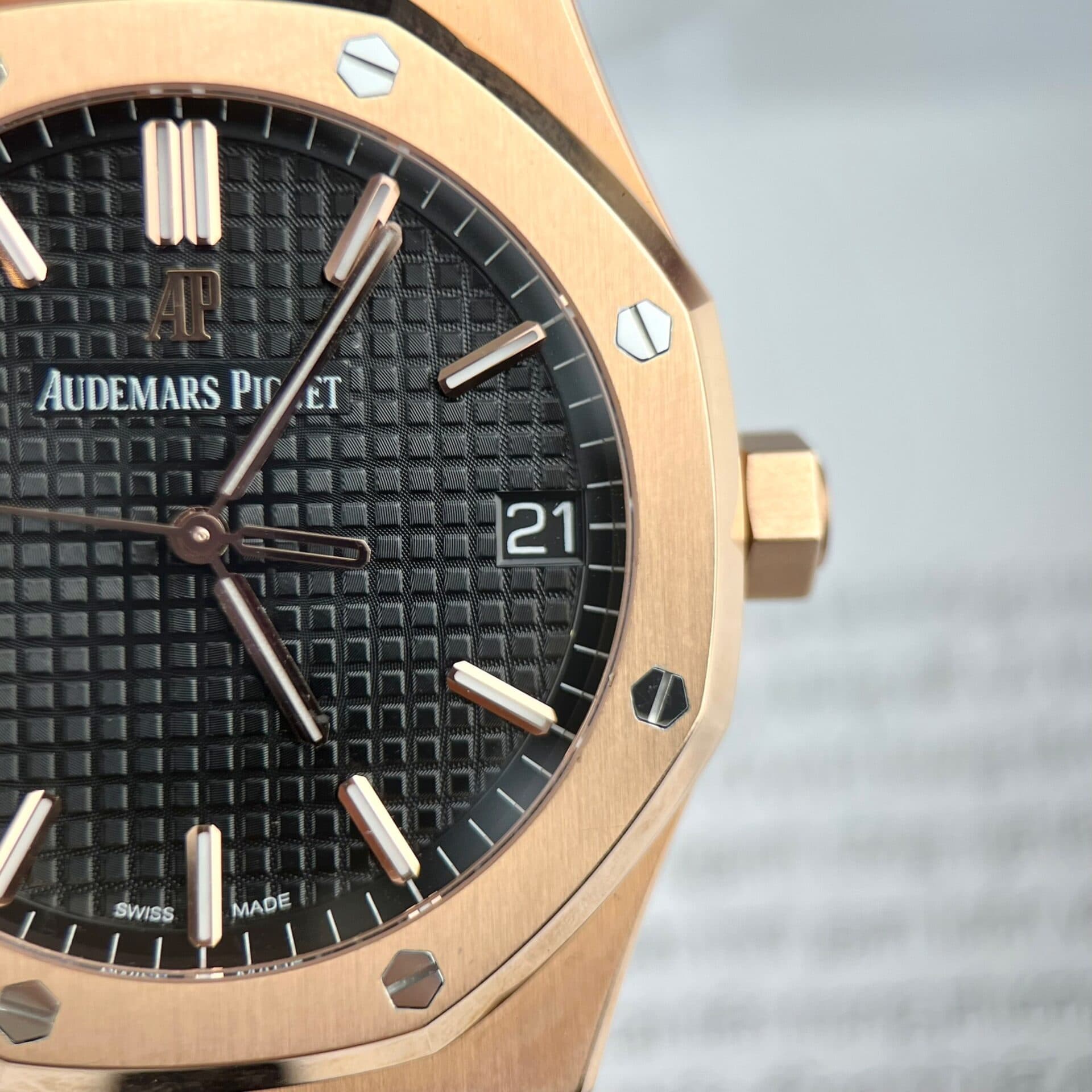 Dong-Ho-Audemars-Piguet-Royal-Oak-15500OR-Boc-Vang-Hong-Day-Da-Den-41mm-3-1