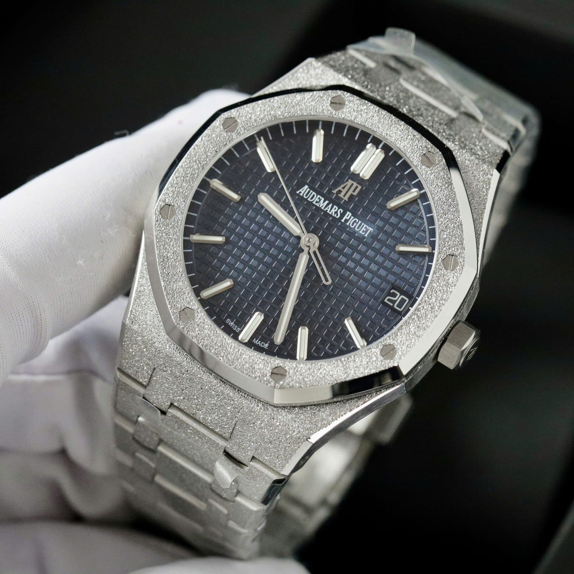 Dong-Ho-Audemars-Piguet-Royal-Oak-15500ST-Frosted-Gold-Replica-11-Mat-Xanh-41mm-2-1