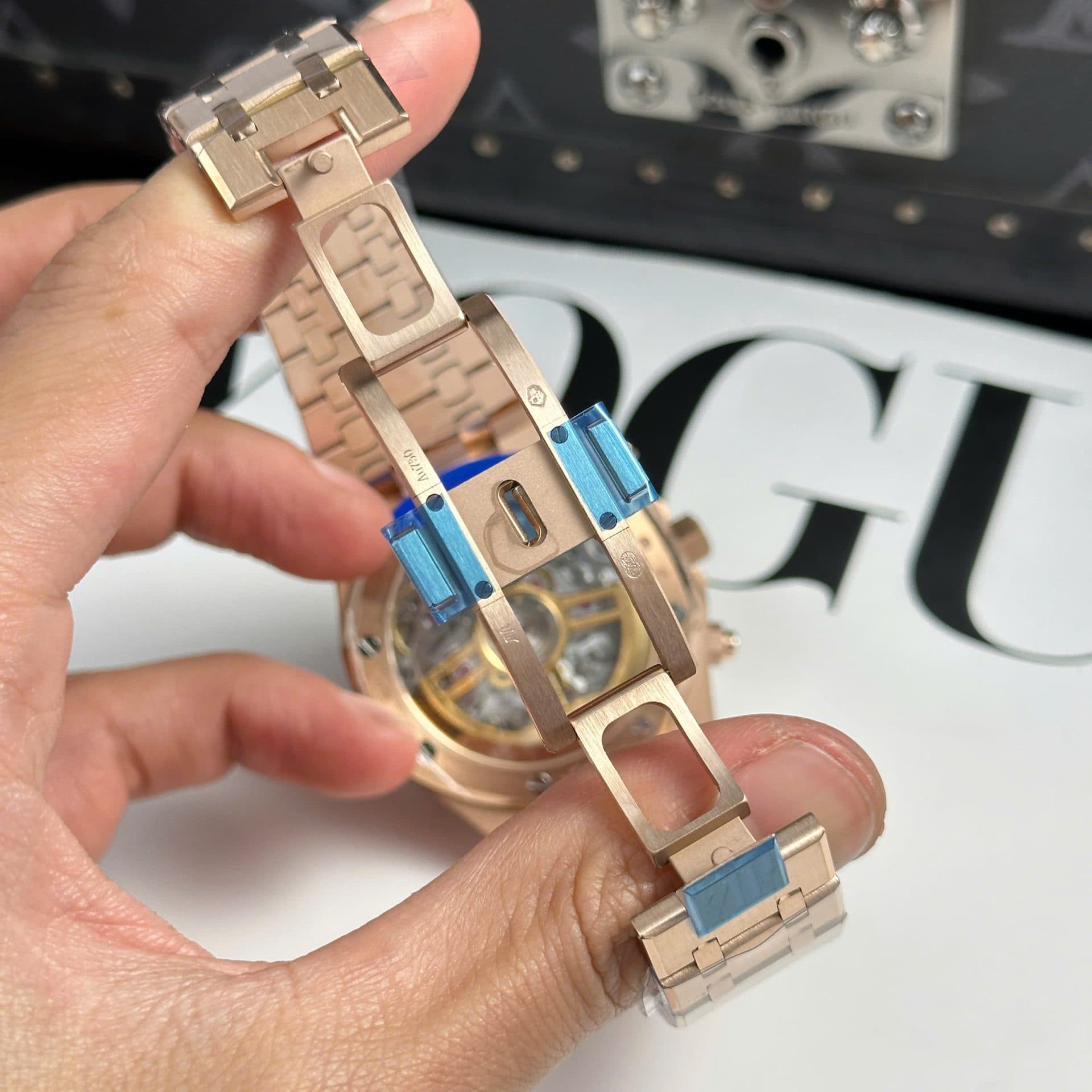 Dong-Ho-Audemars-Piguet-Royal-Oak-26240-Rep-11-2