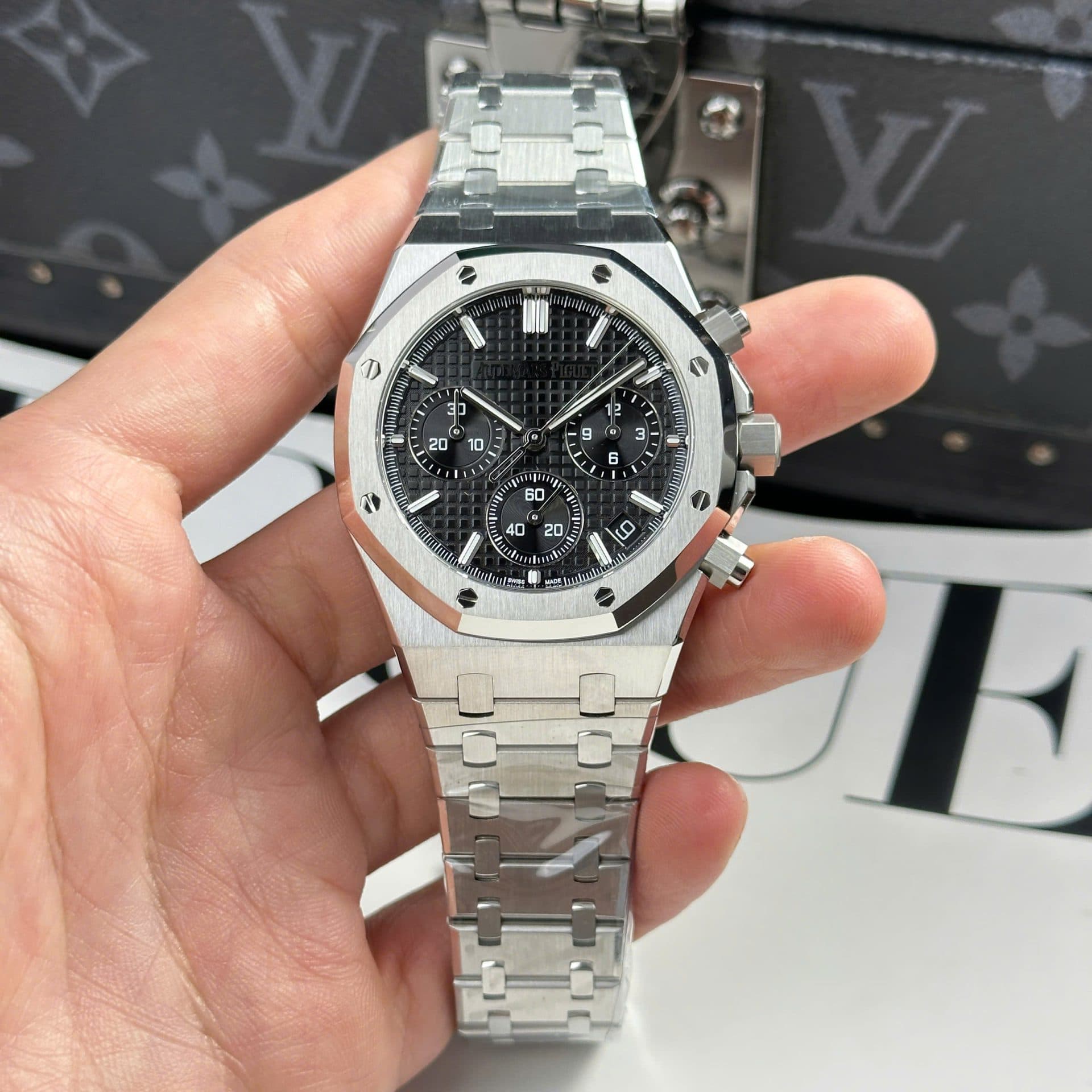 Dong-Ho-Audemars-Piguet-Royal-Oak-26240ST-Mat-Den-May-Mong-New-2025-41mm-6-1
