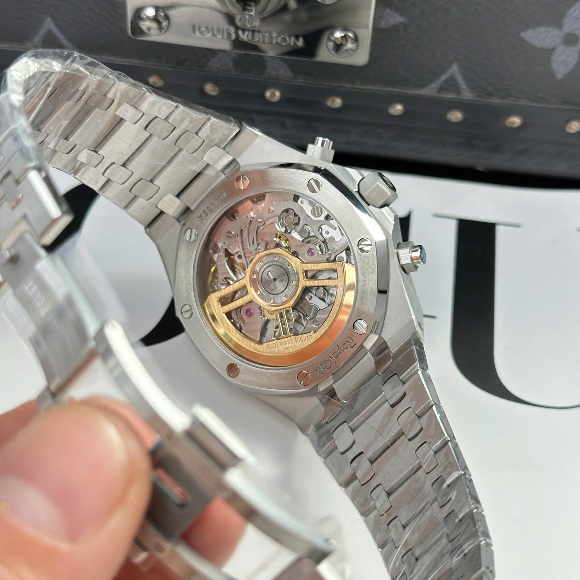 Dong-Ho-Audemars-Piguet-Royal-Oak-26240ST-Rep-11-May-Co-Tu-Dong-1