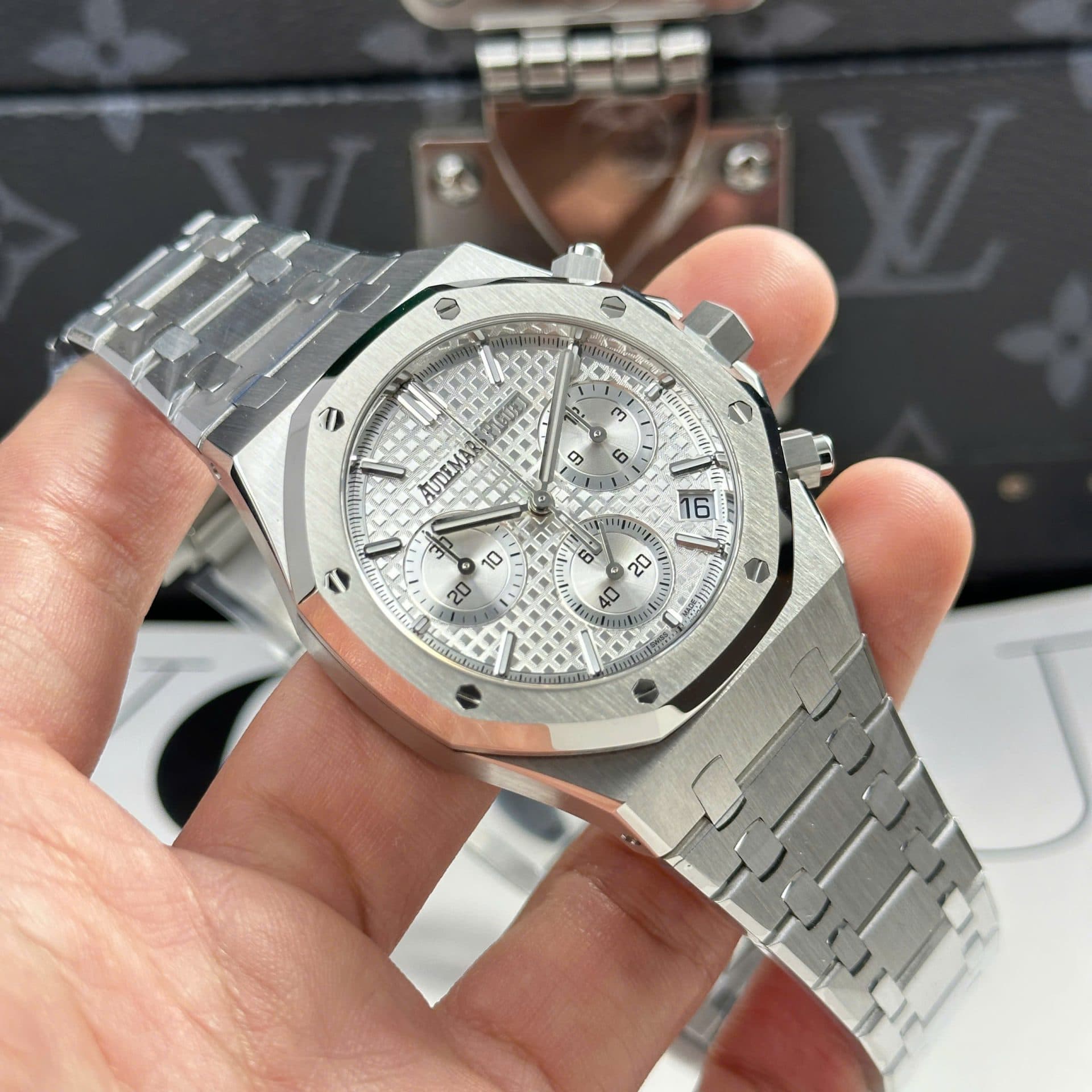 Dong-Ho-Audemars-Piguet-Royal-Oak-26240ST-Replica-11-Mat-Trang-May-Mong-New-2025-41mm-6-1