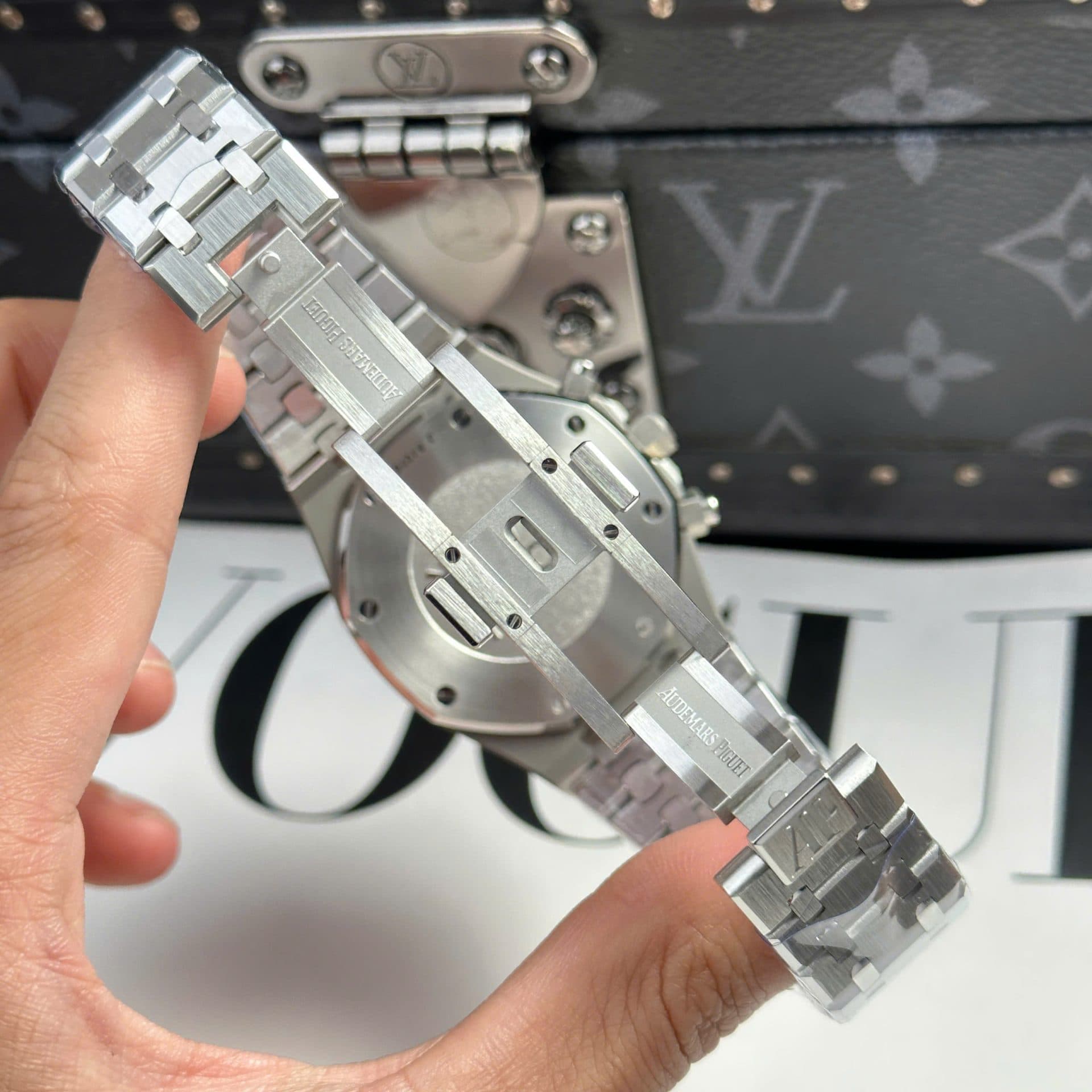Dong-Ho-Audemars-Piguet-Royal-Oak-26331-Chronograph-Replica-11-Mat-Den-41mm-4-1