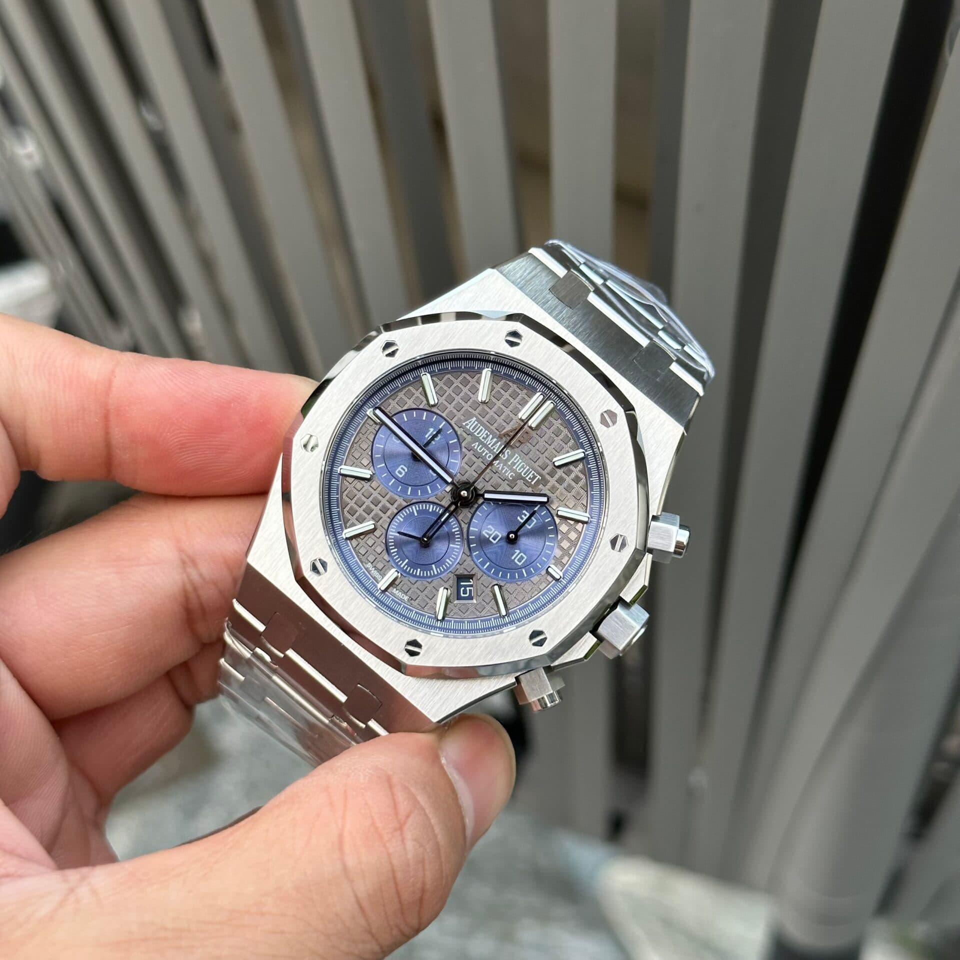 Dong-Ho-Audemars-Piguet-Royal-Oak-26331-Replica-Cao-Cap-APS-41mm-3-1