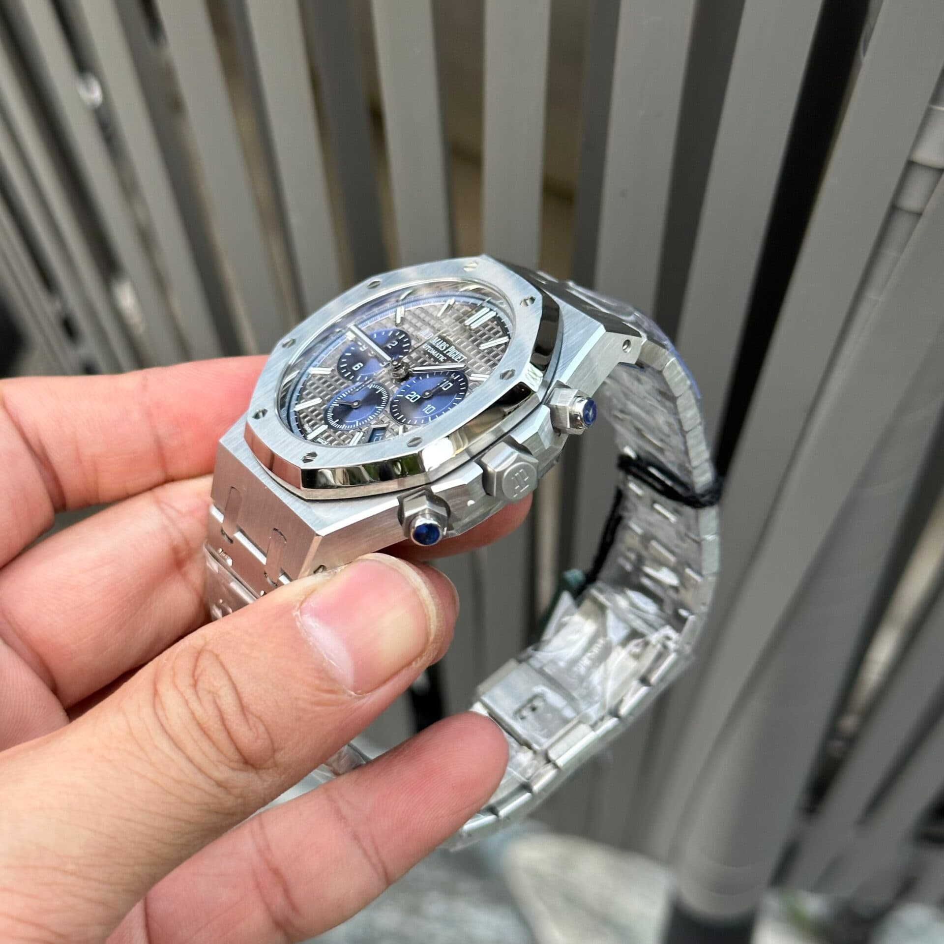 Dong-Ho-Audemars-Piguet-Royal-Oak-26331-Replica-Cao-Cap-APS-41mm-6-1