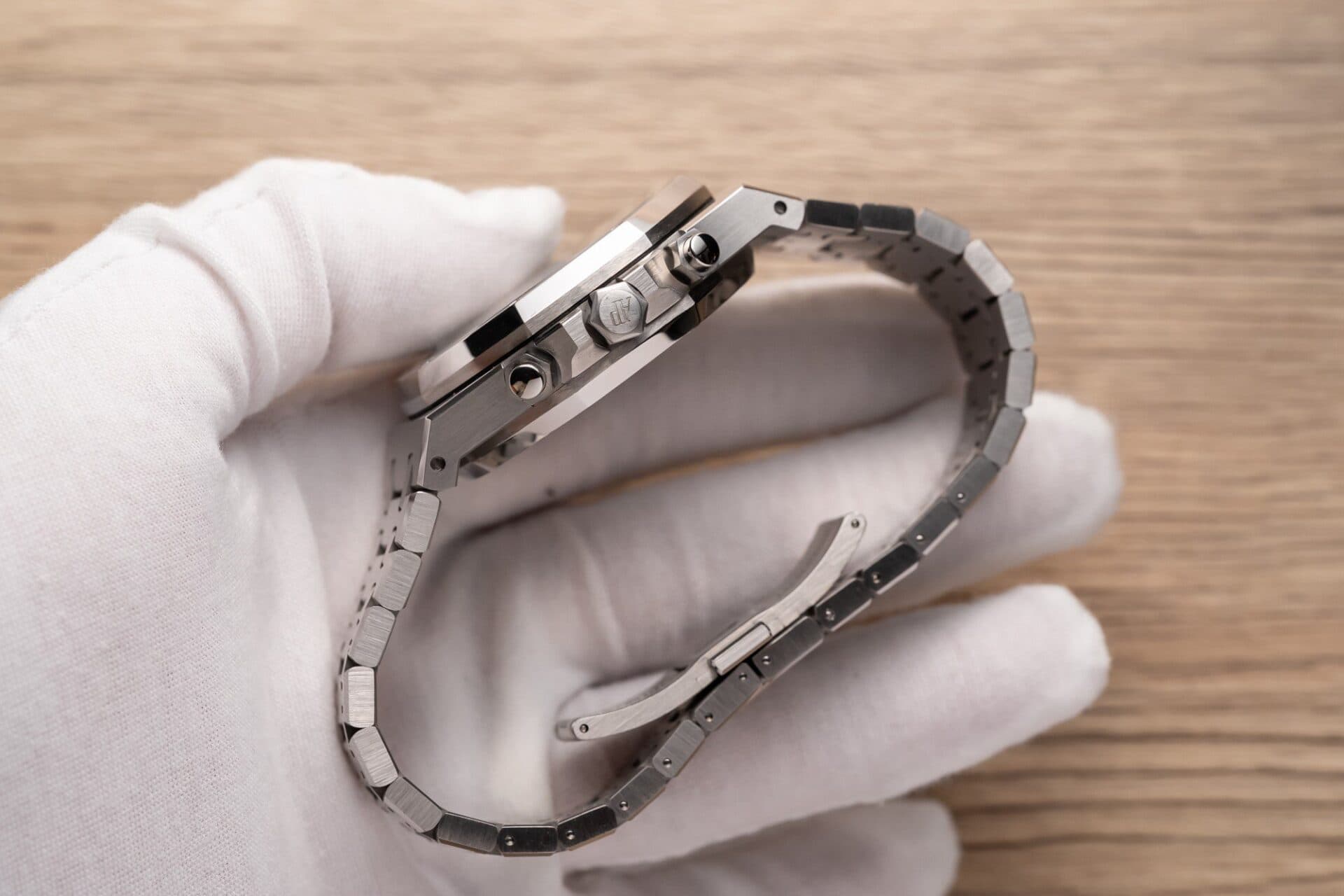 Dong-Ho-Audemars-Piguet-Royal-Oak-26331ST-Replica-11-Mat-Den-4-1