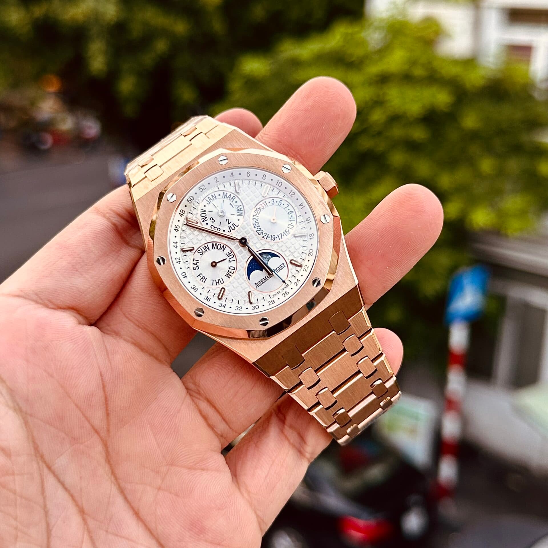 Dong-Ho-Audemars-Piguet-Royal-Oak-26574OR-Mat-Trang-Rep-11-41mm-5-1