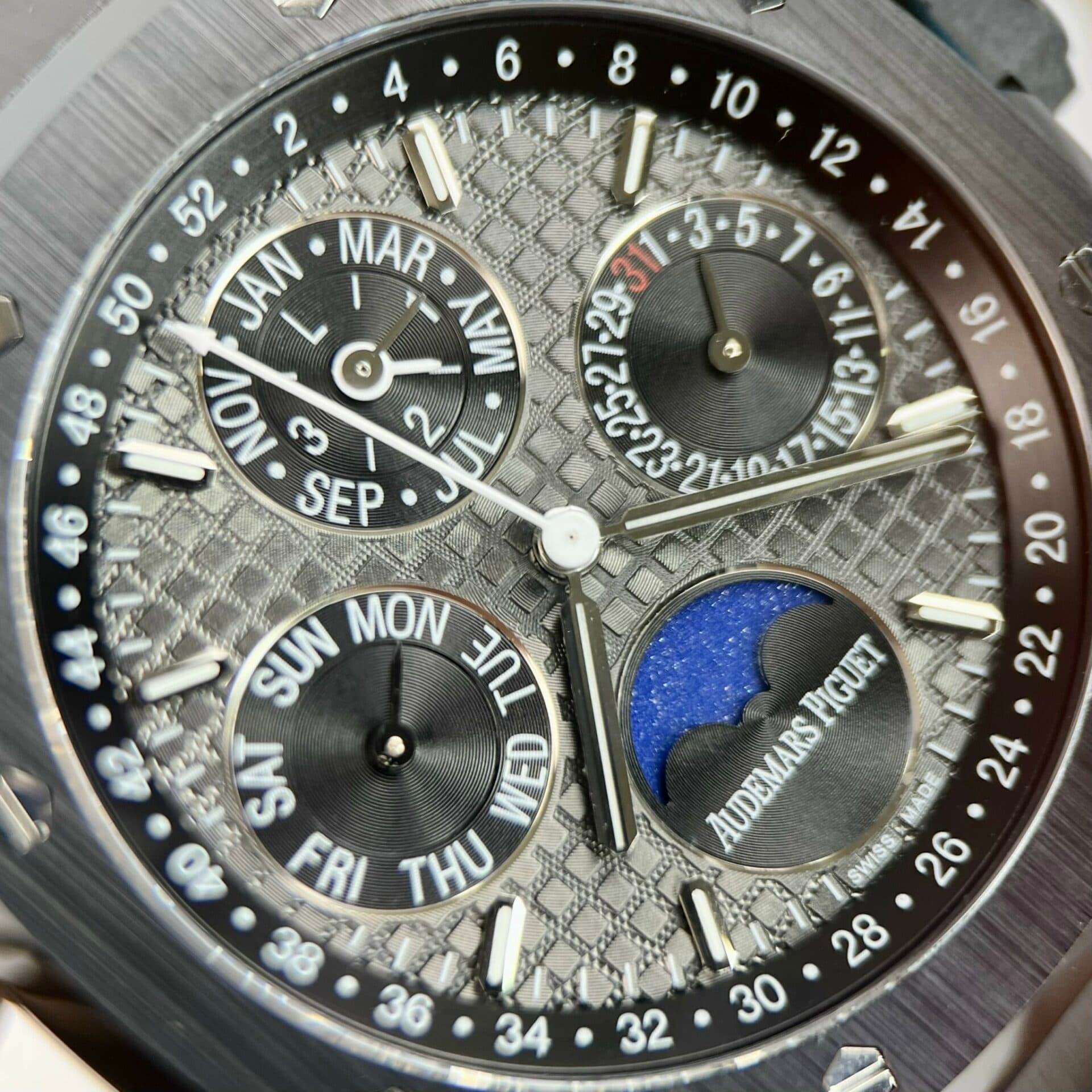 Dong-Ho-Audemars-Piguet-Royal-Oak-26579CB-GomDen-Replica-APS-41mm-7-1
