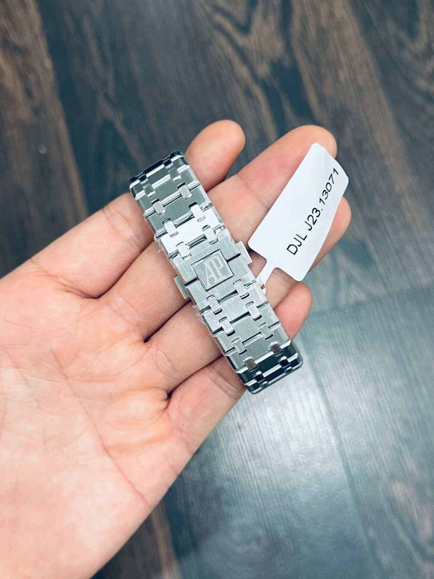 Dong-Ho-Audemars-Piguet-Royal-Oak-Dinh-Kim-Moissanite-41mm-1-scaled-1