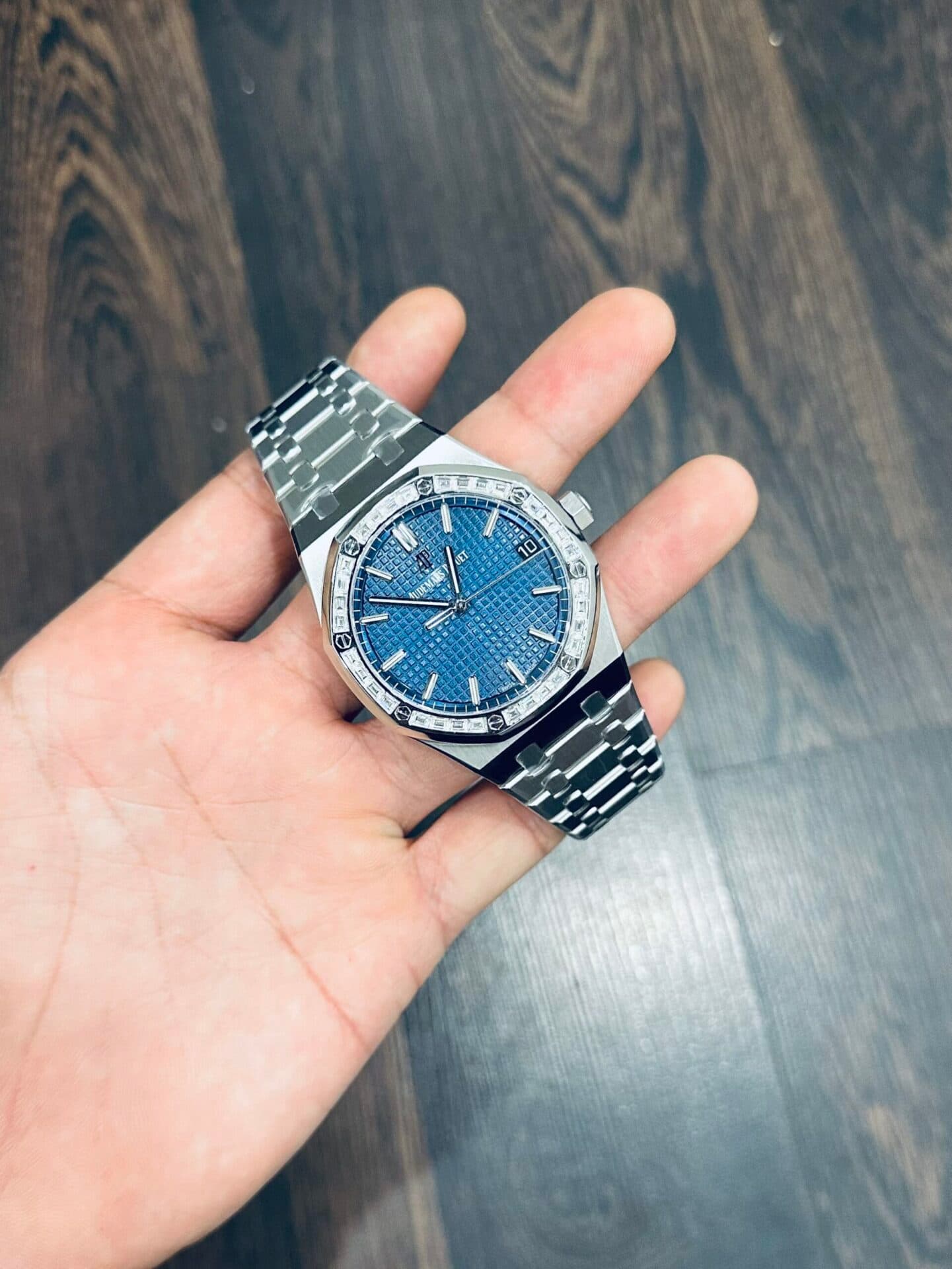 Dong-Ho-Audemars-Piguet-Royal-Oak-Dinh-Kim-Moissanite-41mm-3-scaled-1