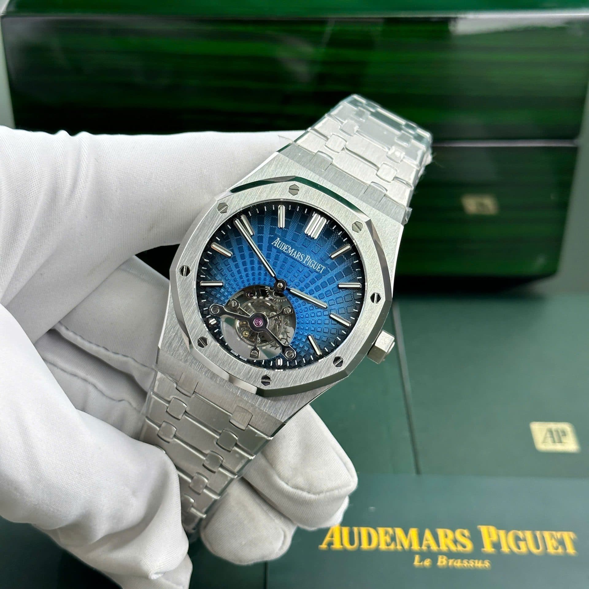 Dong-Ho-Audemars-Piguet-Royal-Oak-Flying-Tourbillon-26530-Replica-11-Nha-May-R8-41mm-1-1
