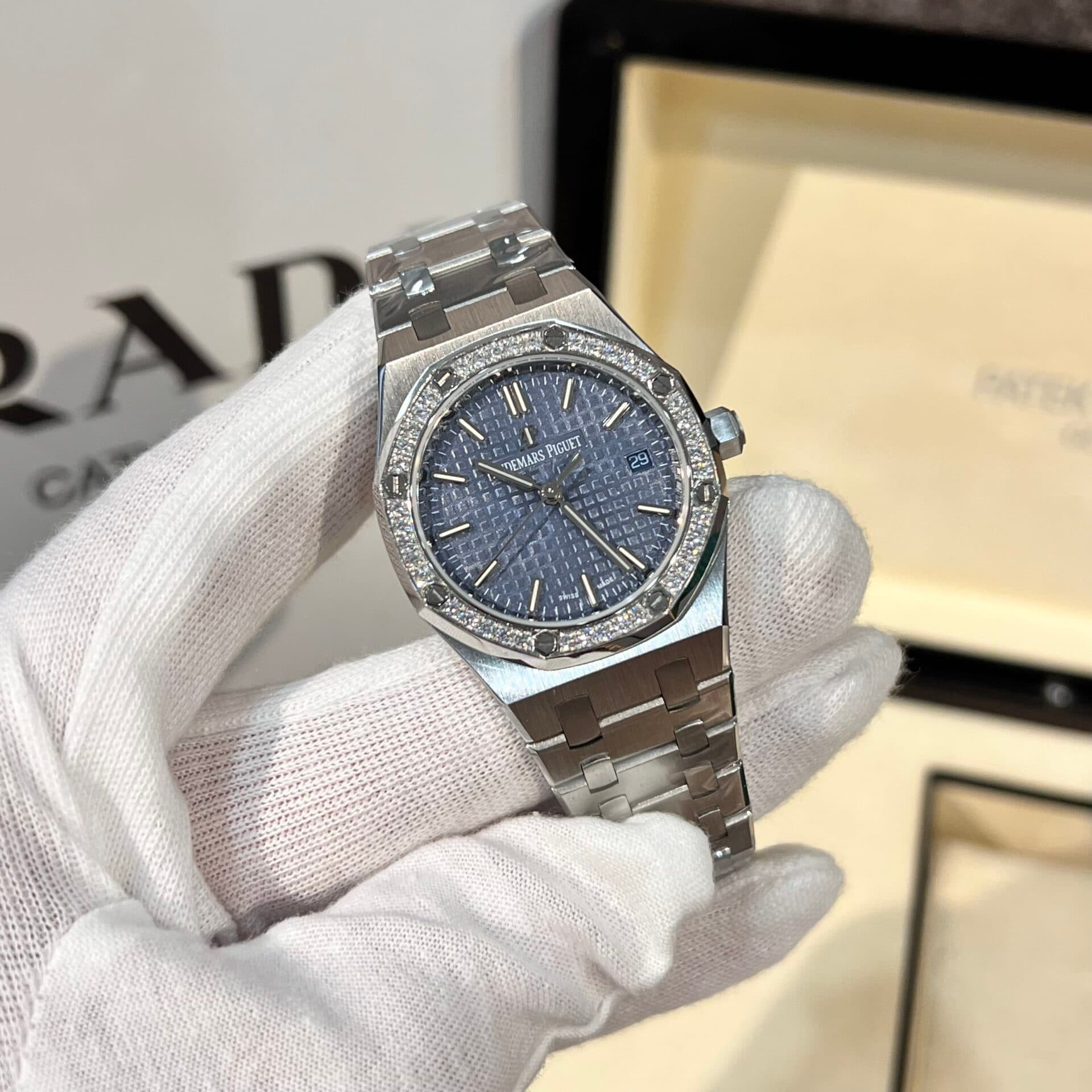 Dong-Ho-Audemars-Piguet-Royal-Oak-Nu-Dinh-Da-Rep-11-34mm-4-1