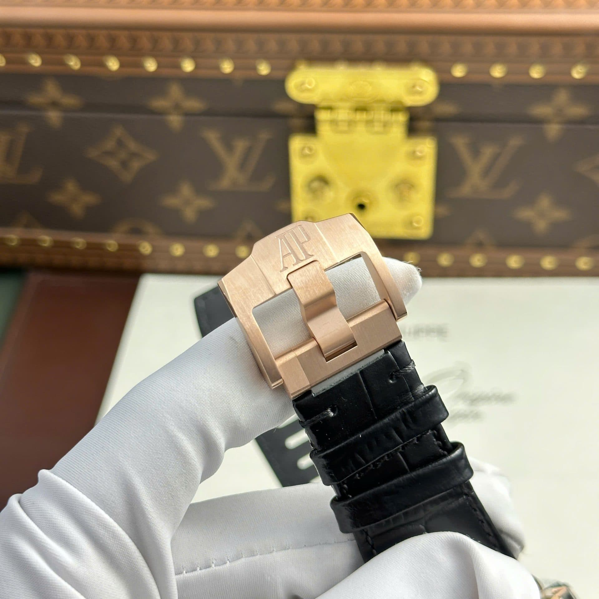 Dong-Ho-Audemars-Piguet-Royal-Oak-Offshore-Chronograph-26420-Ma-Vang-Rep-11-Mat-Den-Nha-May-APP-43mm-1-1