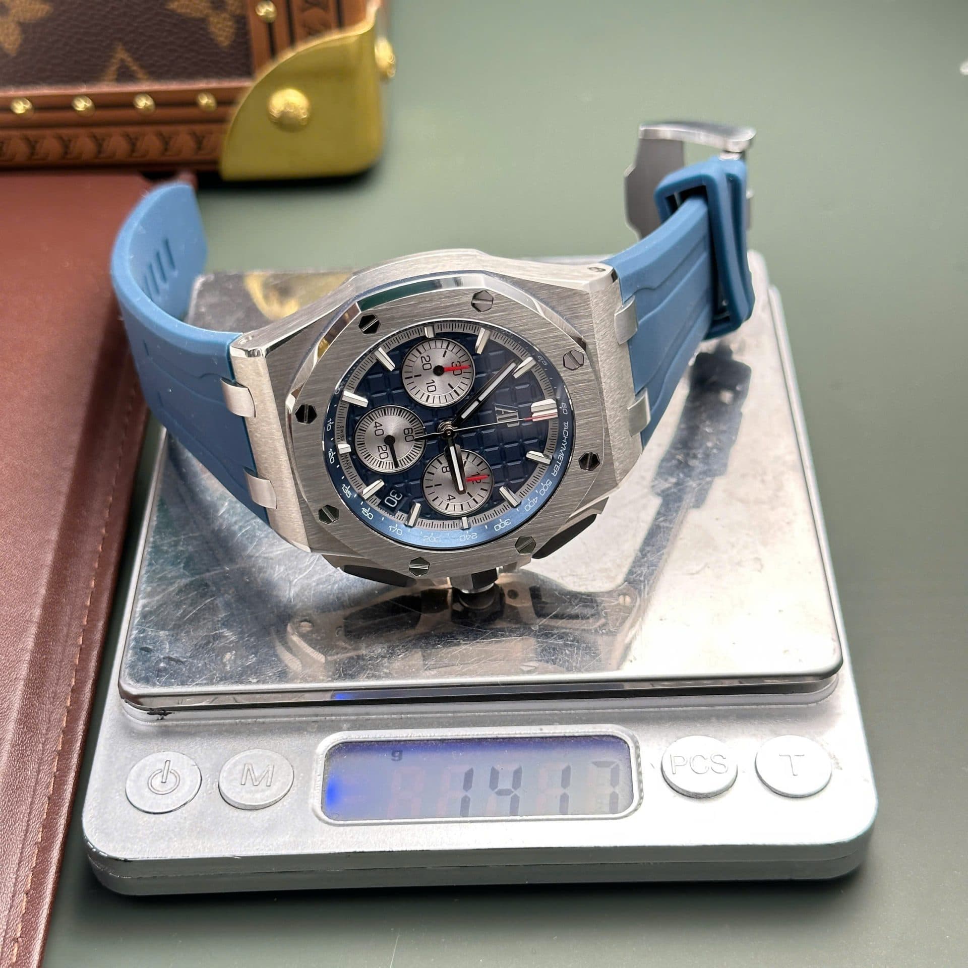 Dong-Ho-Audemars-Piguet-Royal-Oak-Offshore-Chronograph-26420-Replica-11-Mat-Xanh-Nha-May-APP-43mm-10-1