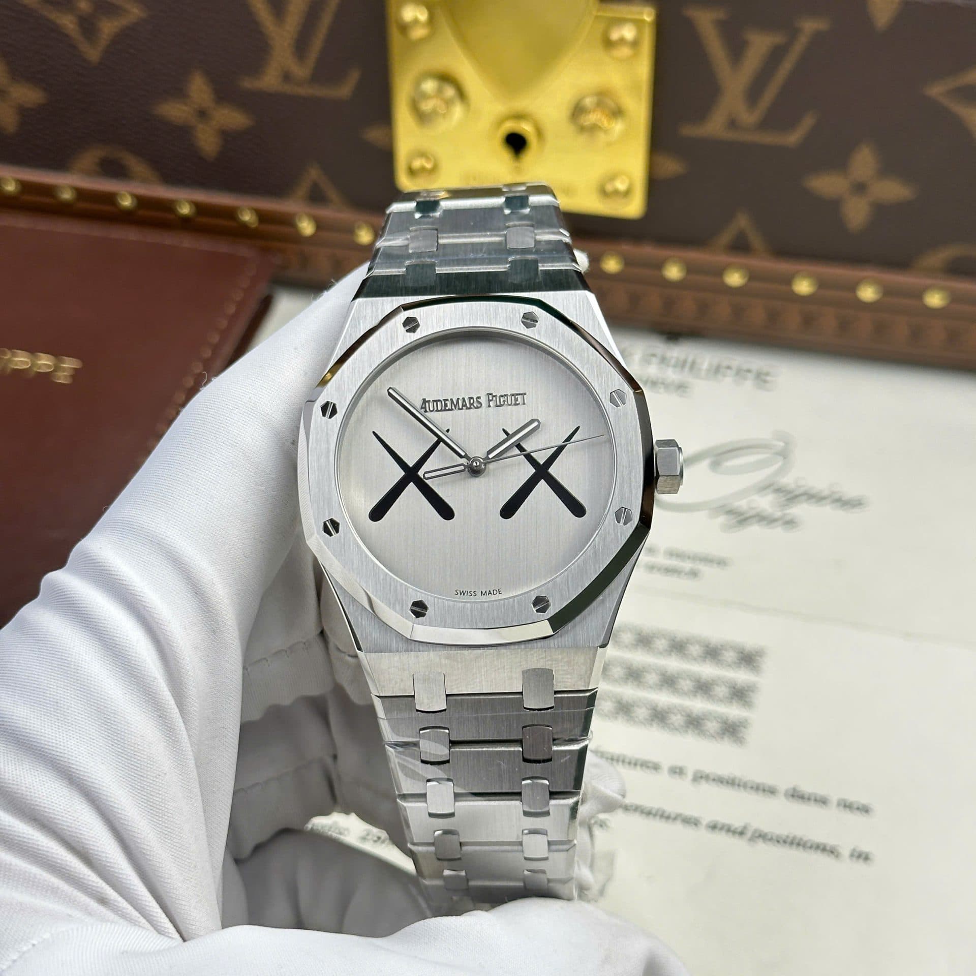 Dong-Ho-Audemars-Piguet-Royal-Oak-x-Kaws-Che-Tac-Mat-So-XX-Nha-May-APS-41mm-6-1-1