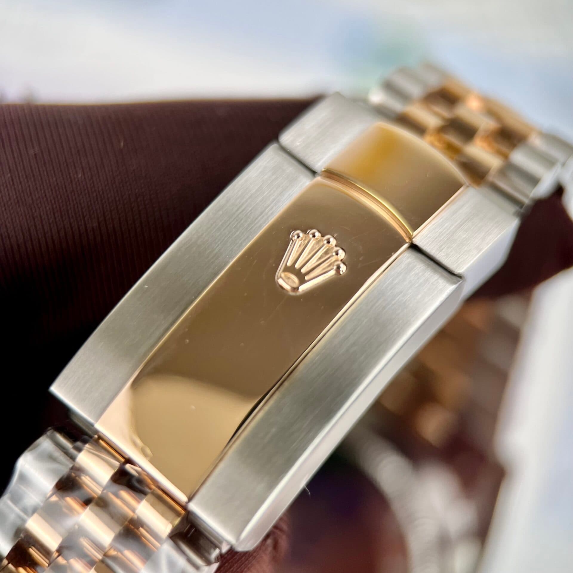 Dong-Ho-Boc-Vang-Rolex-DateJust-Mat-So-Chocolate-Dinh-Da-Nha-May-GM-41mm-1-1