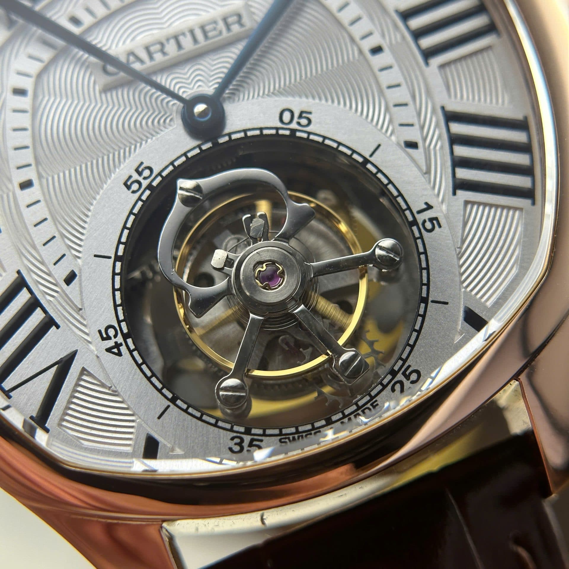Dong-Ho-Cartier-Drive-Tourbillon-Replica-11-Mat-So-Van-Guiloche-Day-Da-41mm-11-1