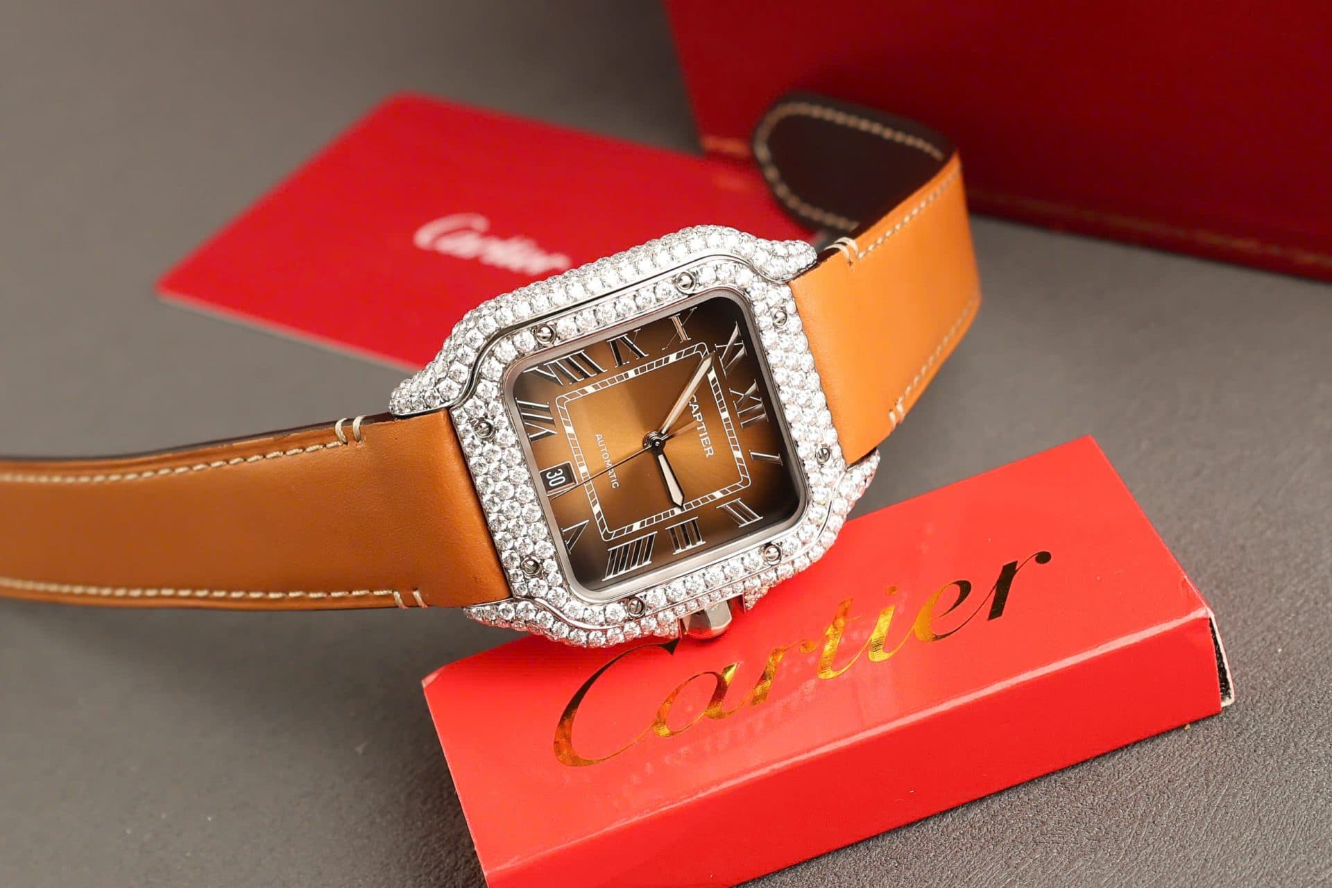 Dong-Ho-Cartier-Santos-Mat-Nau-Che-Tac-Dinh-Kim-Cuong-Moissanite-Nha-May-BV-39-2-1
