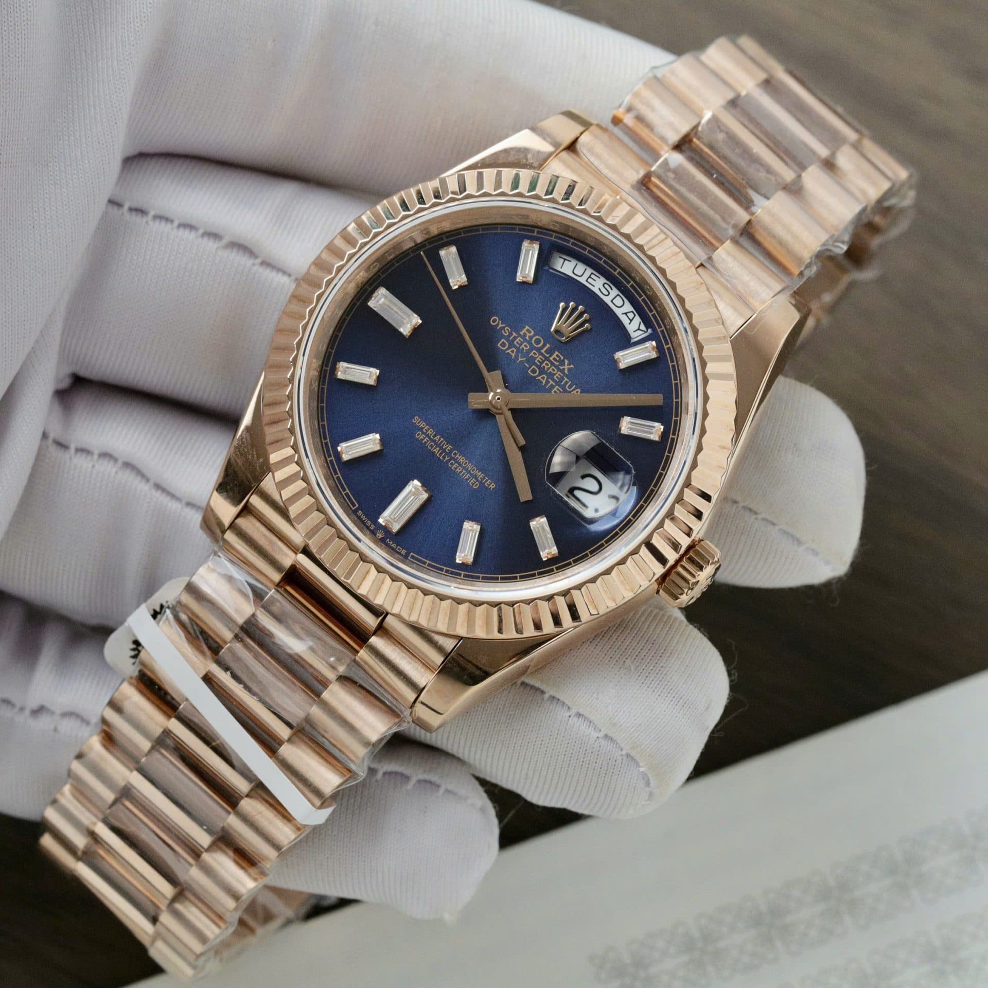Dong-Ho-Nam-Rolex-Day-Date-Mat-Xanh-Che-Tac-Trong-Luong-186Gram-Boc-Vang-That-40mm-3-1