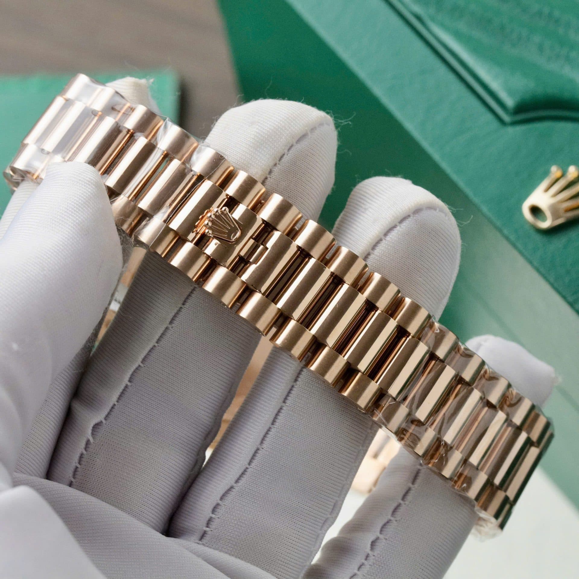 Dong-Ho-Nam-Rolex-Day-Date-Mat-Xanh-Che-Tac-Trong-Luong-186Gram-Boc-Vang-That-40mm-7-1