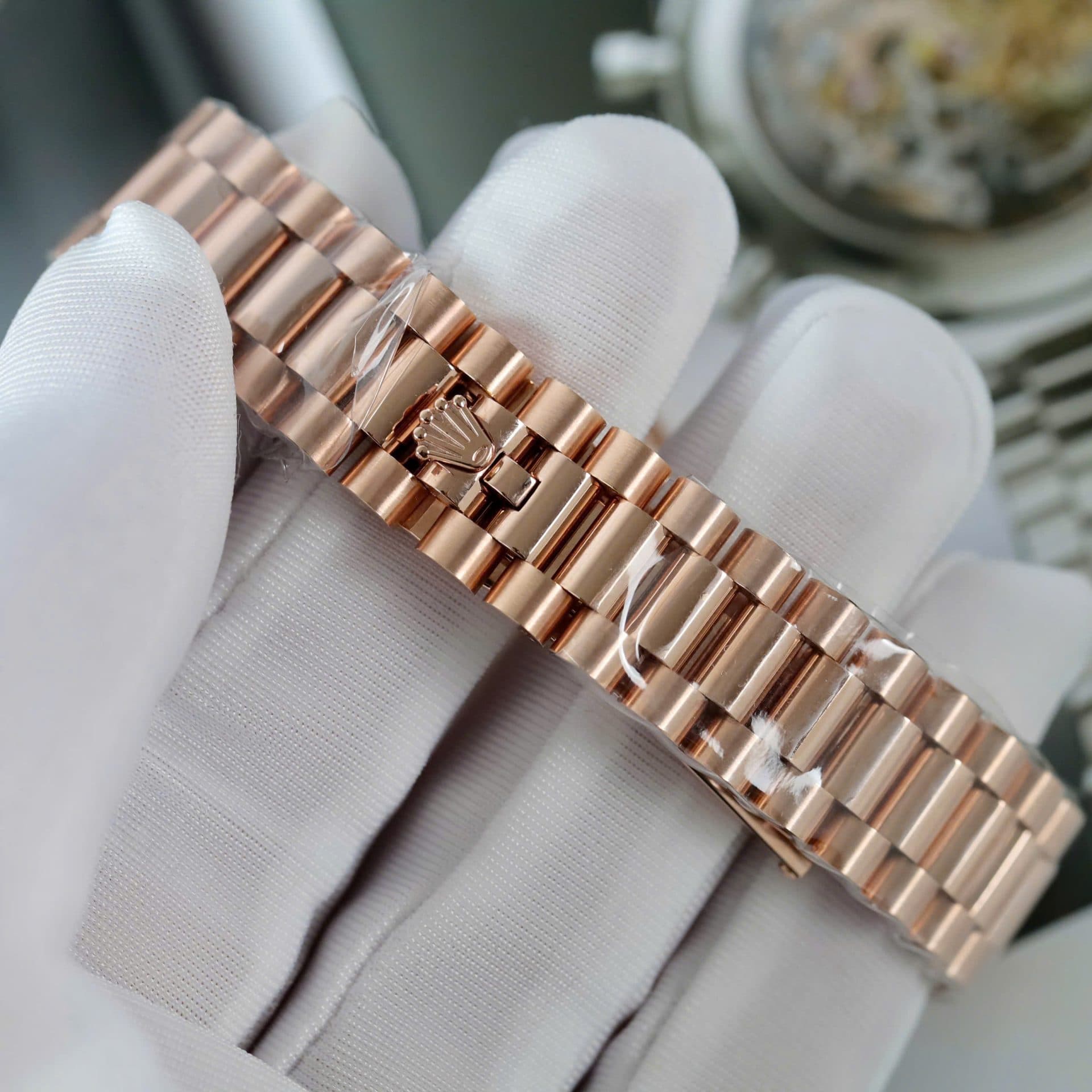 Dong-Ho-Nu-Rolex-DateJust-Che-Tac-Dinh-Moissanite-Boc-Vang-That-18K-31mm-1-2