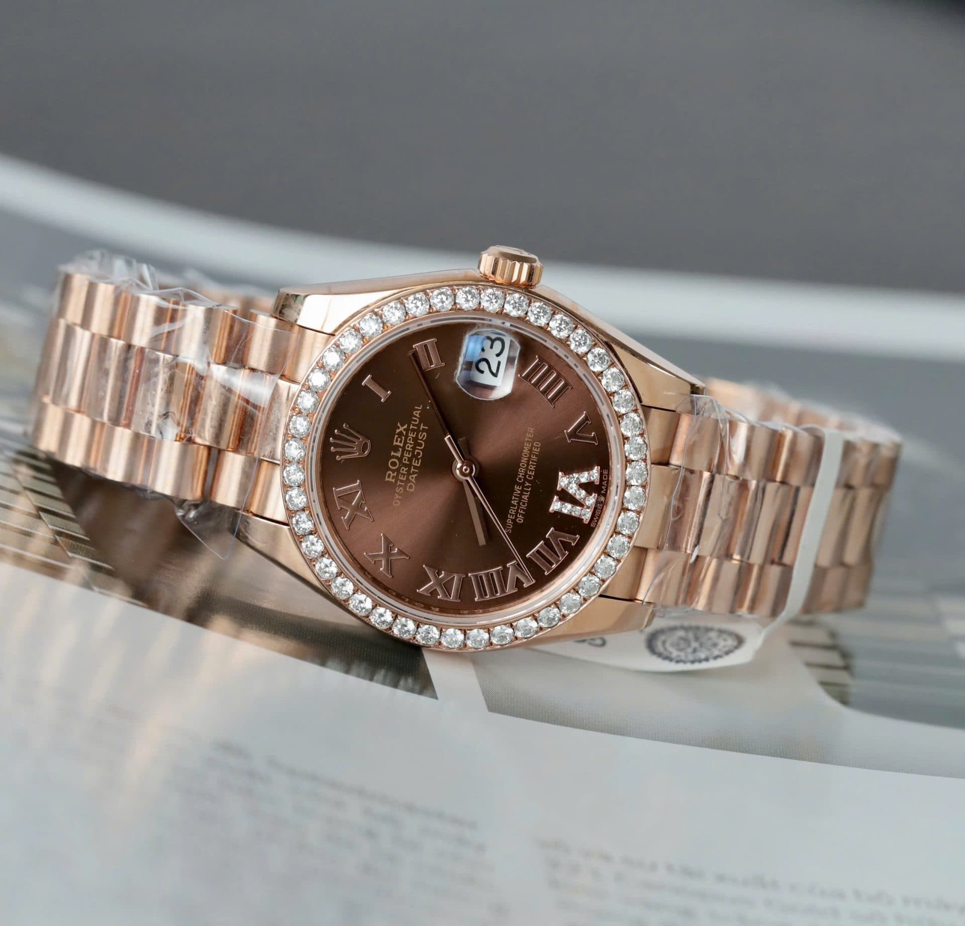 Dong-Ho-Nu-Rolex-DateJust-Che-Tac-Dinh-Moissanite-Boc-Vang-That-18K-31mm-3-2