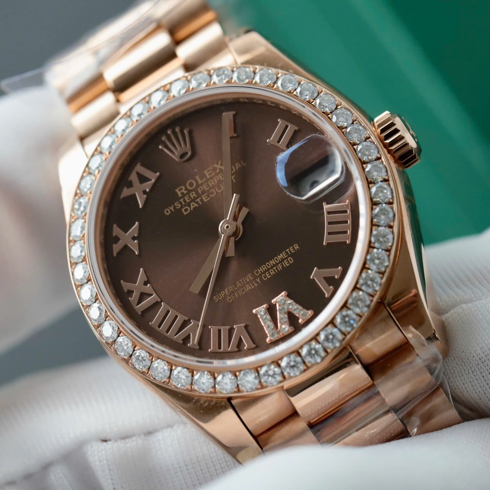 Dong-Ho-Nu-Rolex-DateJust-Che-Tac-Dinh-Moissanite-Boc-Vang-That-18K-31mm-4-2