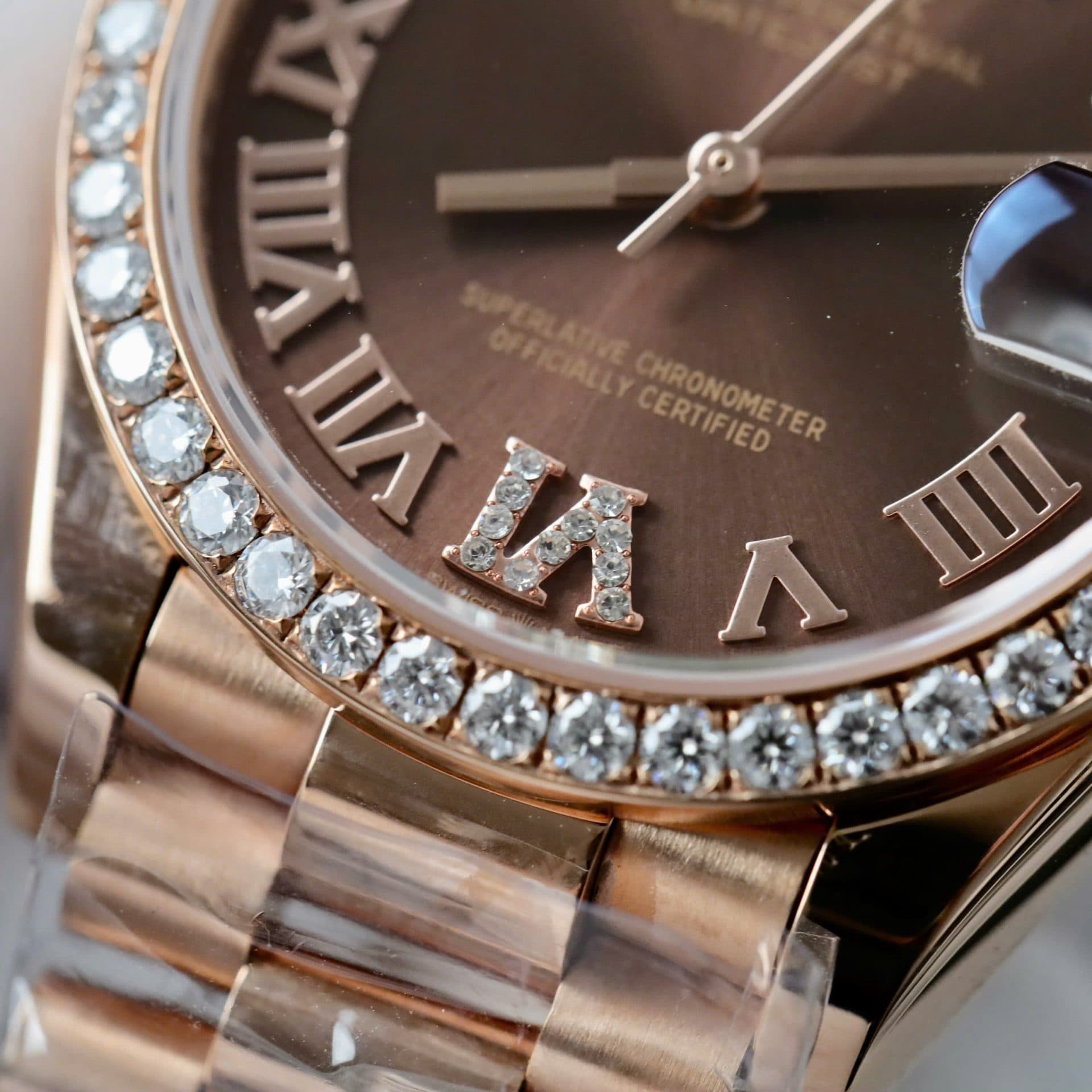 Dong-Ho-Nu-Rolex-DateJust-Che-Tac-Dinh-Moissanite-Boc-Vang-That-18K-31mm-5-2