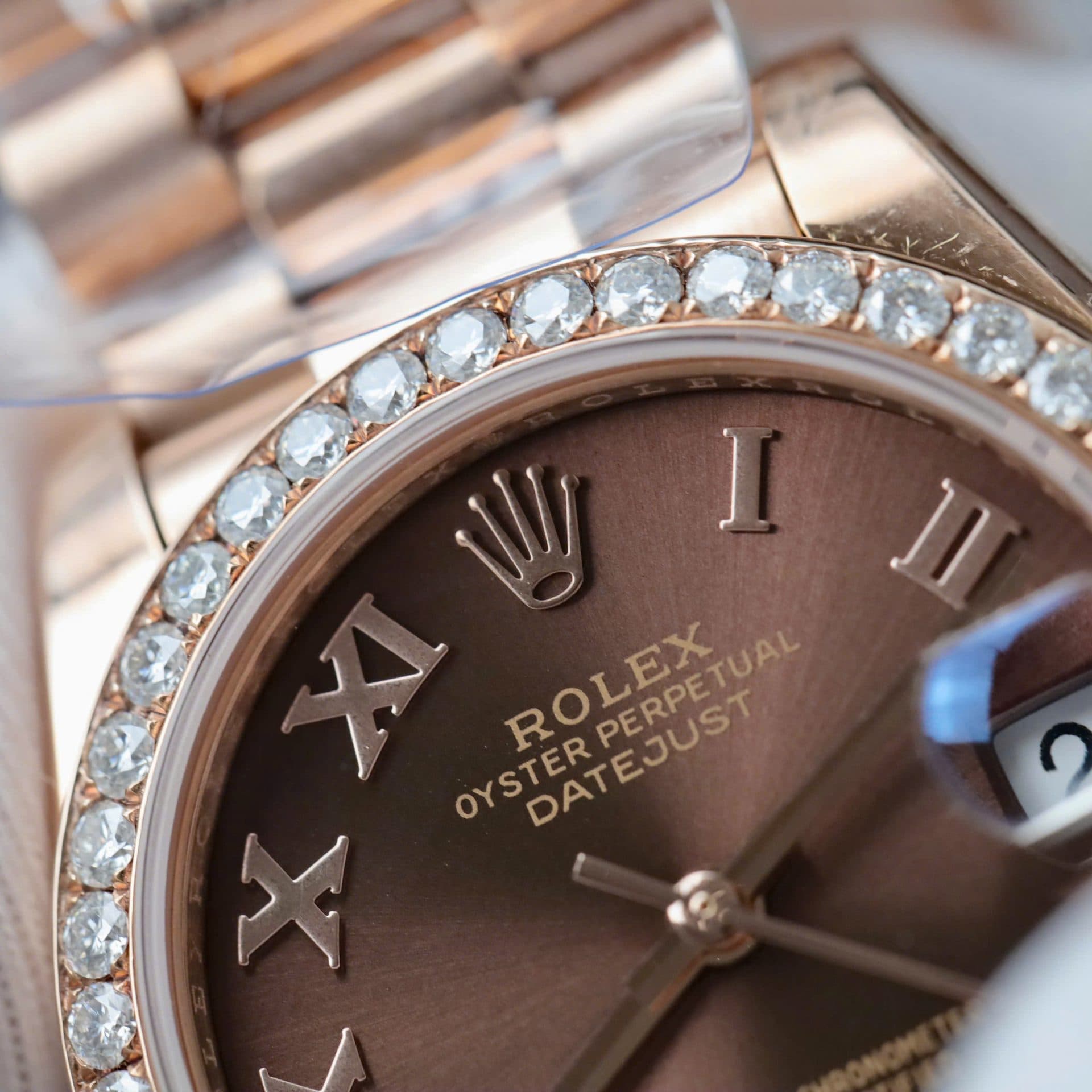 Dong-Ho-Nu-Rolex-DateJust-Che-Tac-Dinh-Moissanite-Boc-Vang-That-18K-31mm-6-2