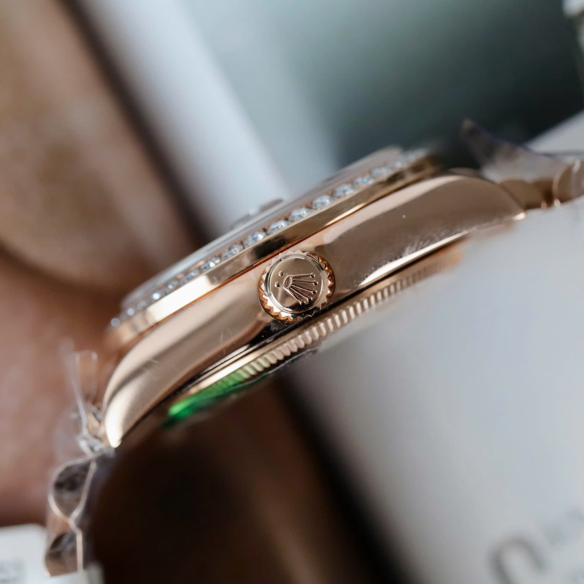 Dong-Ho-Nu-Rolex-DateJust-Che-Tac-Dinh-Moissanite-Boc-Vang-That-18K-31mm-8-2