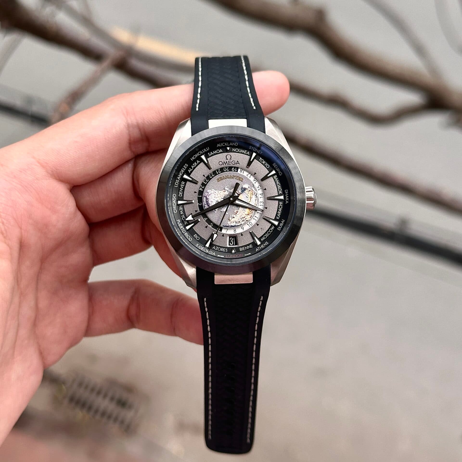 Dong-Ho-Omega-Aqua-Terra-Worldtimer-Replica-11-Thuy-Sy-VS-Factory-43mm-1-1