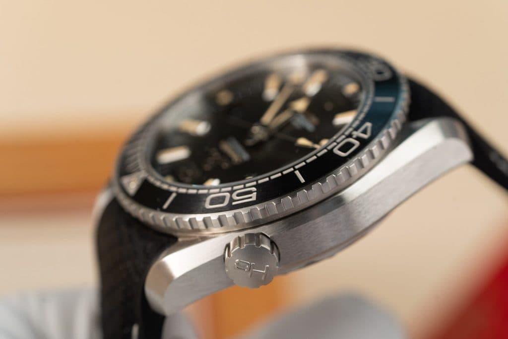 Dong-Ho-Omega-Planet-Ocean-600M-Mat-Den-Rep-11-Nha-May-VS-6-1