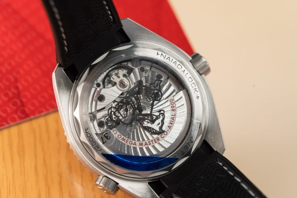 Dong-Ho-Omega-Planet-Ocean-600M-Mat-Den-Rep-11-Nha-May-VS-7-1