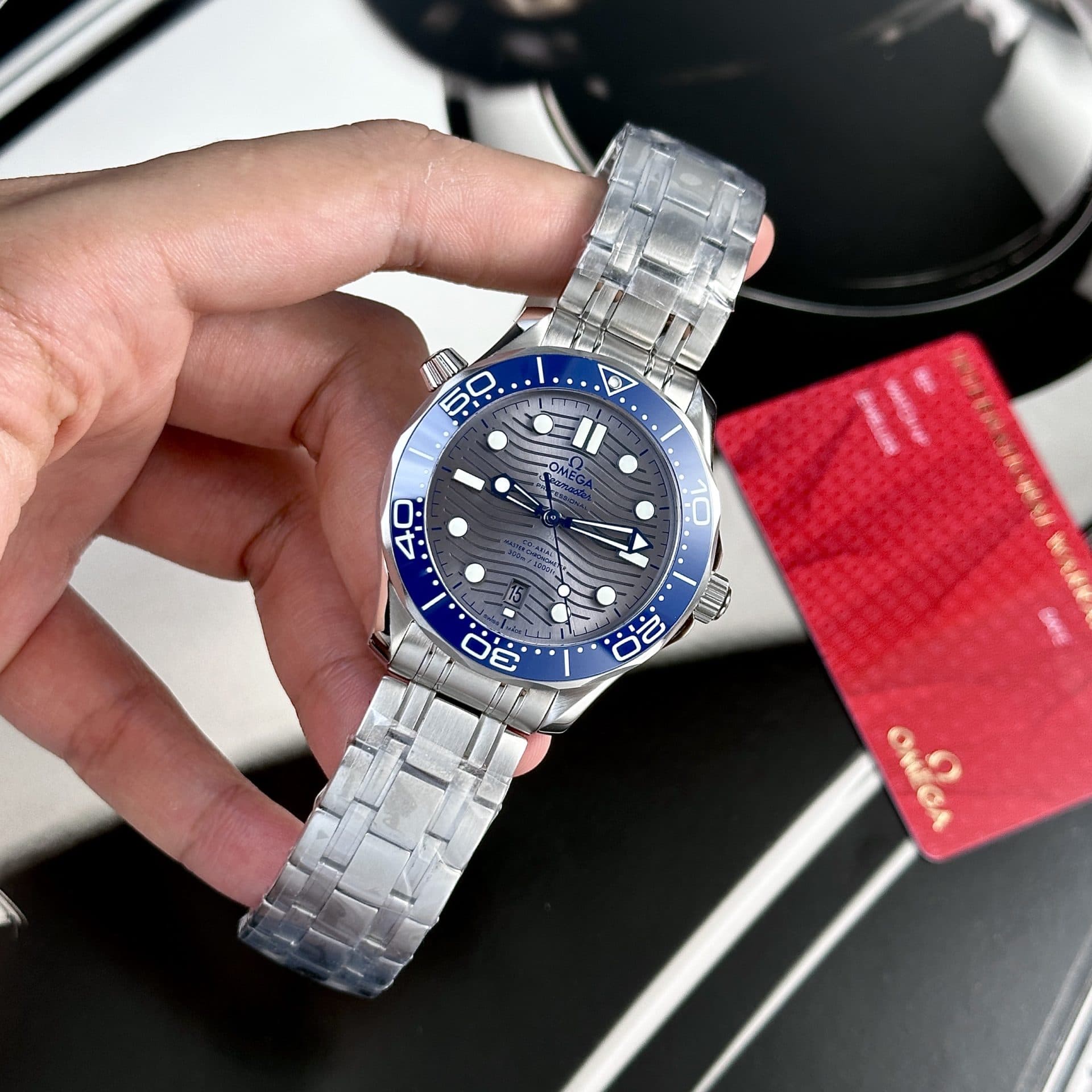 Dong-Ho-Omega-Seamaster-Diver-300M-Replica-11-Mat-So-Xam-VSF-2-1
