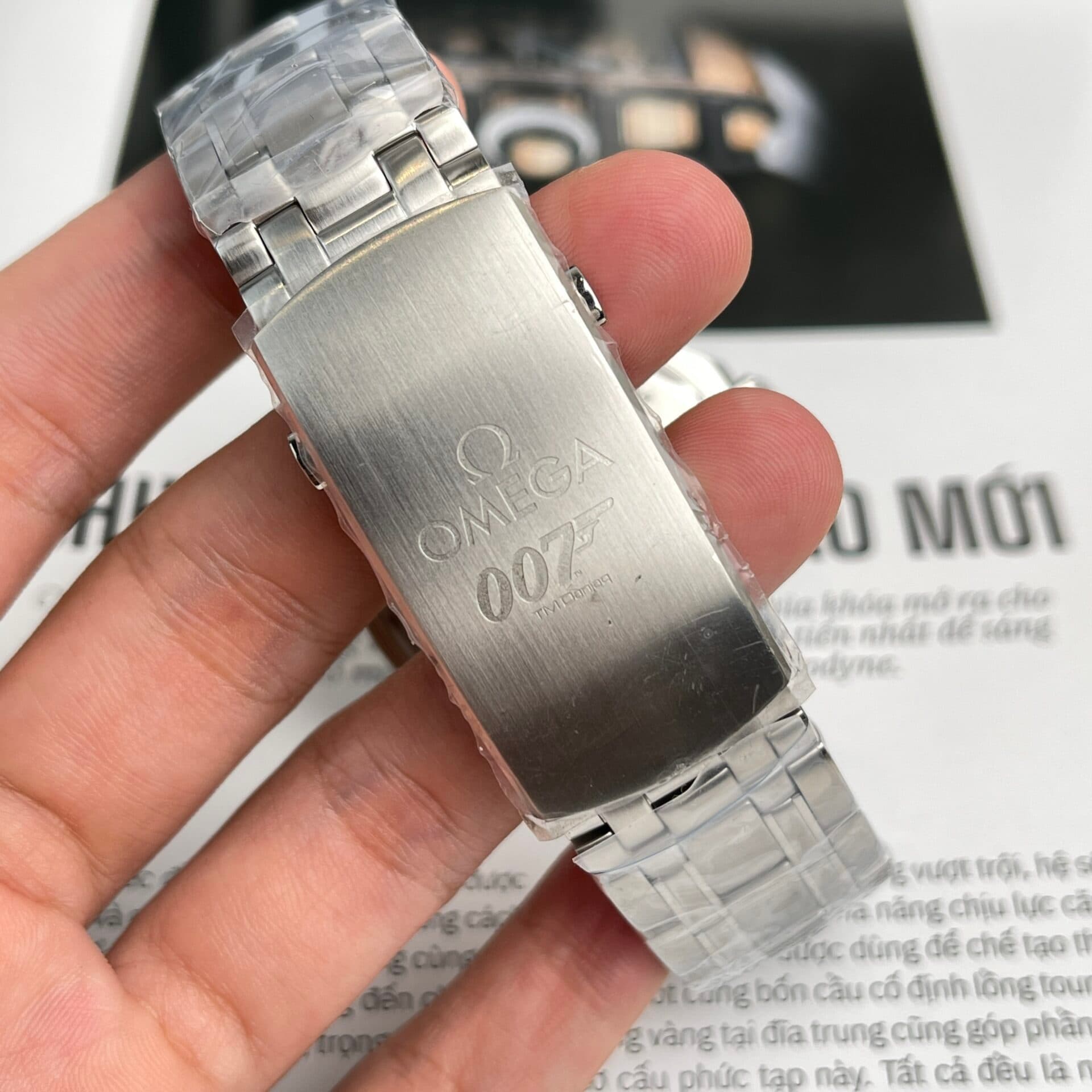 Dong-Ho-Omega-Seamaster-James-Bond-007-Nha-May-VS-42mm-2-1