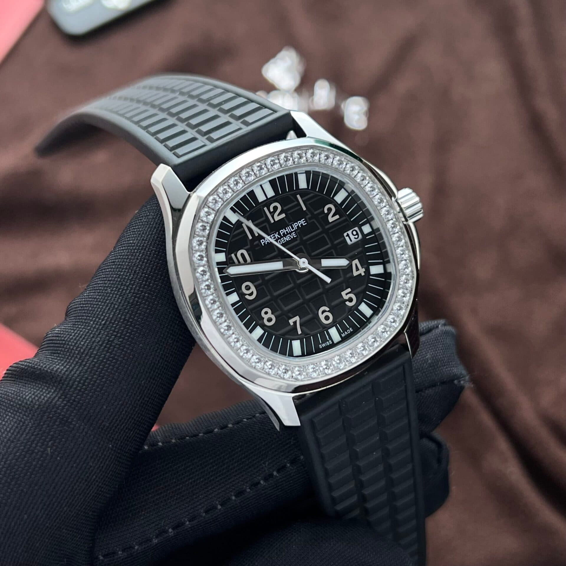 Dong-Ho-Patek-Philippe-Aquanaut-5067-Rep-11-Mau-Den-Nha-May-PPF-2-scaled-1