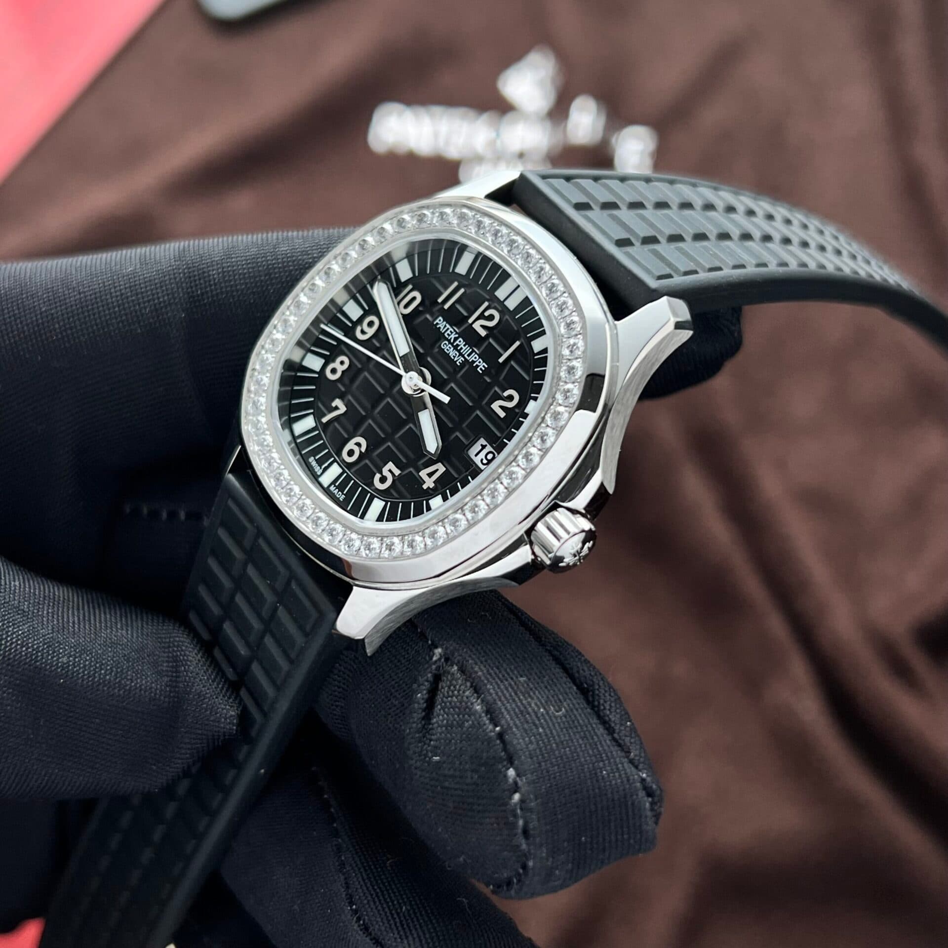 Dong-Ho-Patek-Philippe-Aquanaut-5067-Rep-11-Mau-Den-Nha-May-PPF-3-scaled-1