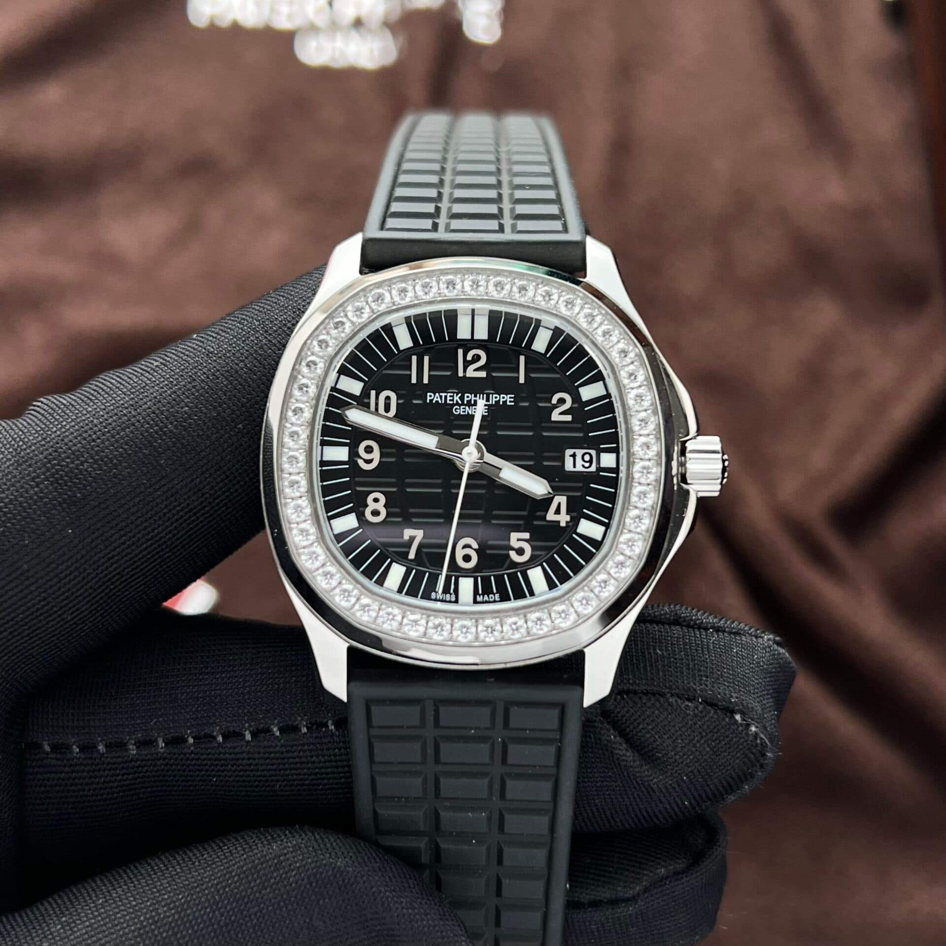 Dong-Ho-Patek-Philippe-Aquanaut-5067-Rep-11-Mau-Den-Nha-May-PPF-4-scaled-1