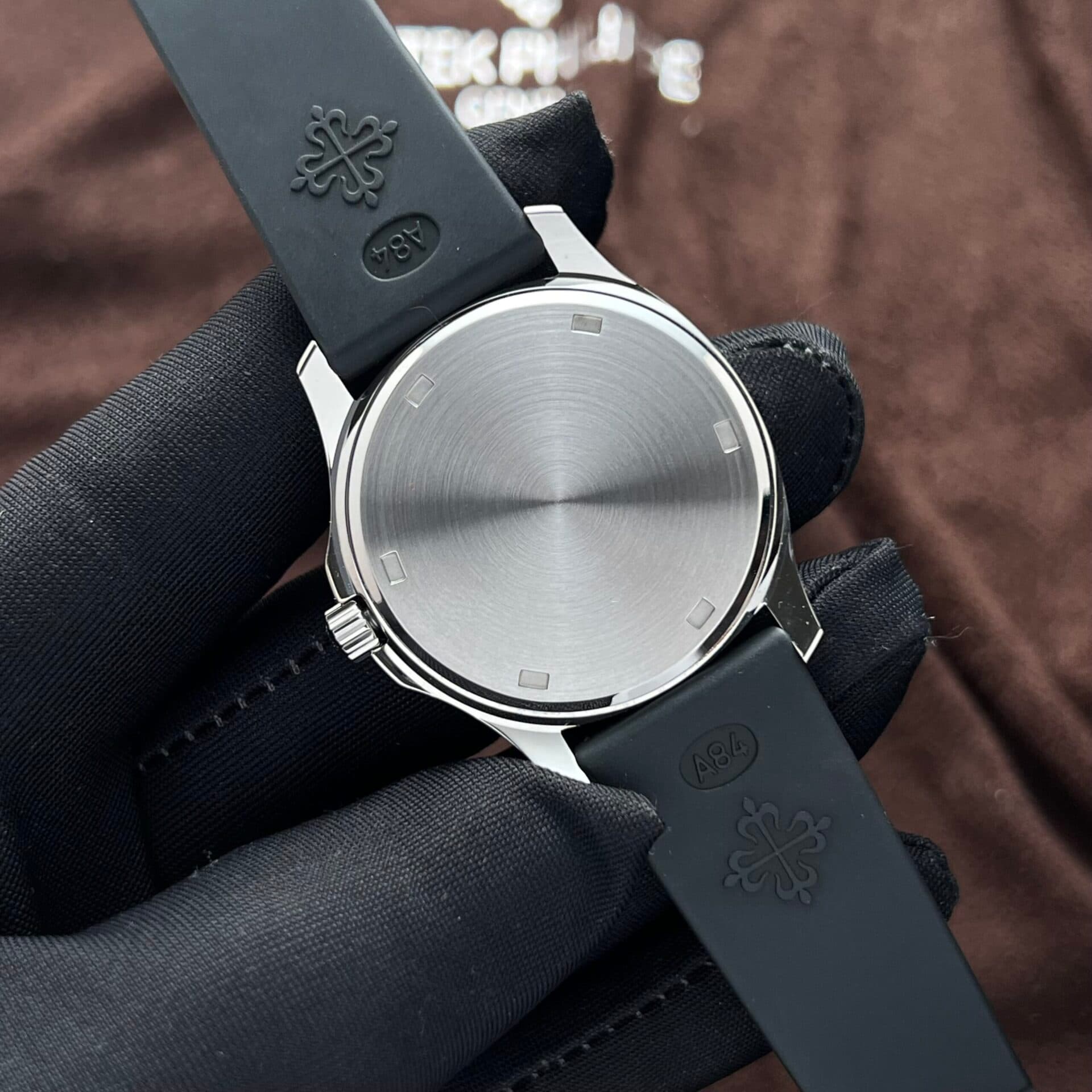 Dong-Ho-Patek-Philippe-Aquanaut-5067-Rep-11-Mau-Den-Nha-May-PPF-5-scaled-1