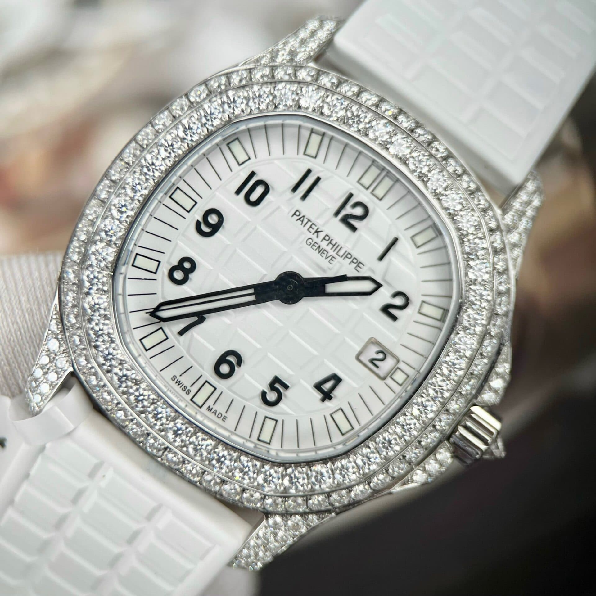 Dong-Ho-Patek-Philippe-Aquanaut-5069G-Do-Moissanite-Replica-11-PPF-4-1
