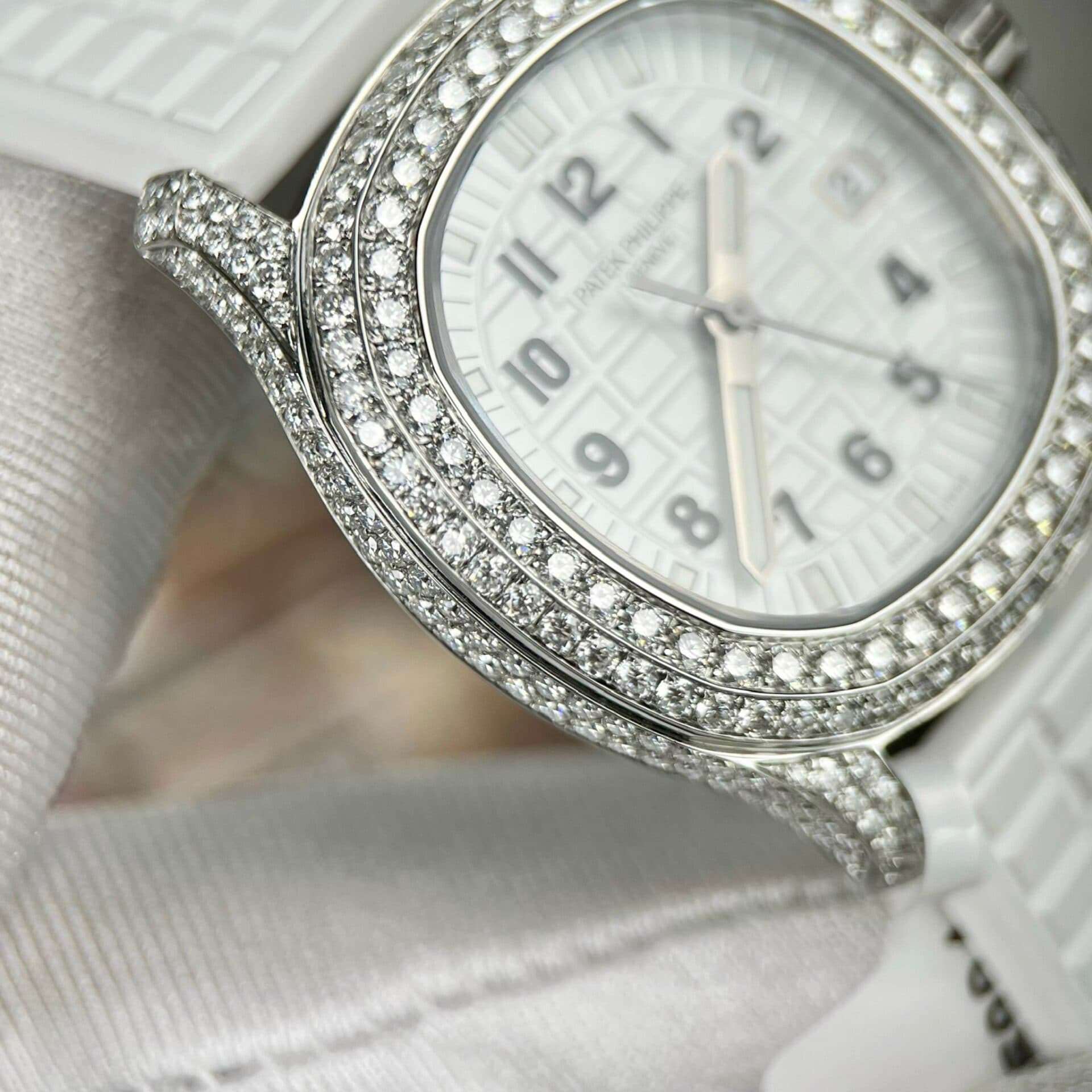 Dong-Ho-Patek-Philippe-Aquanaut-5069G-Do-Moissanite-Replica-11-PPF-5-1
